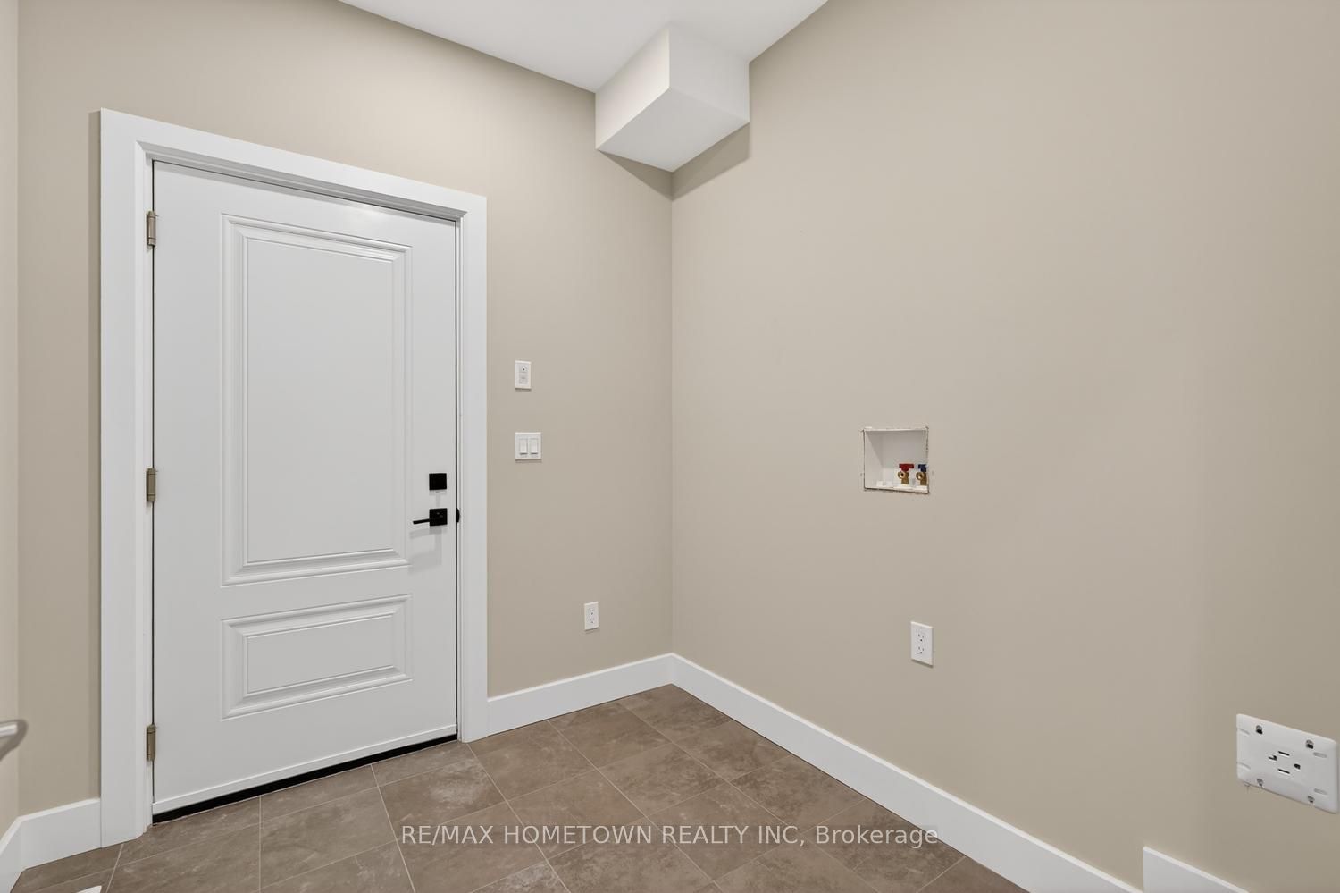 1009 Dobbie Street, Brockville, ON K6V 7N1 photo 5