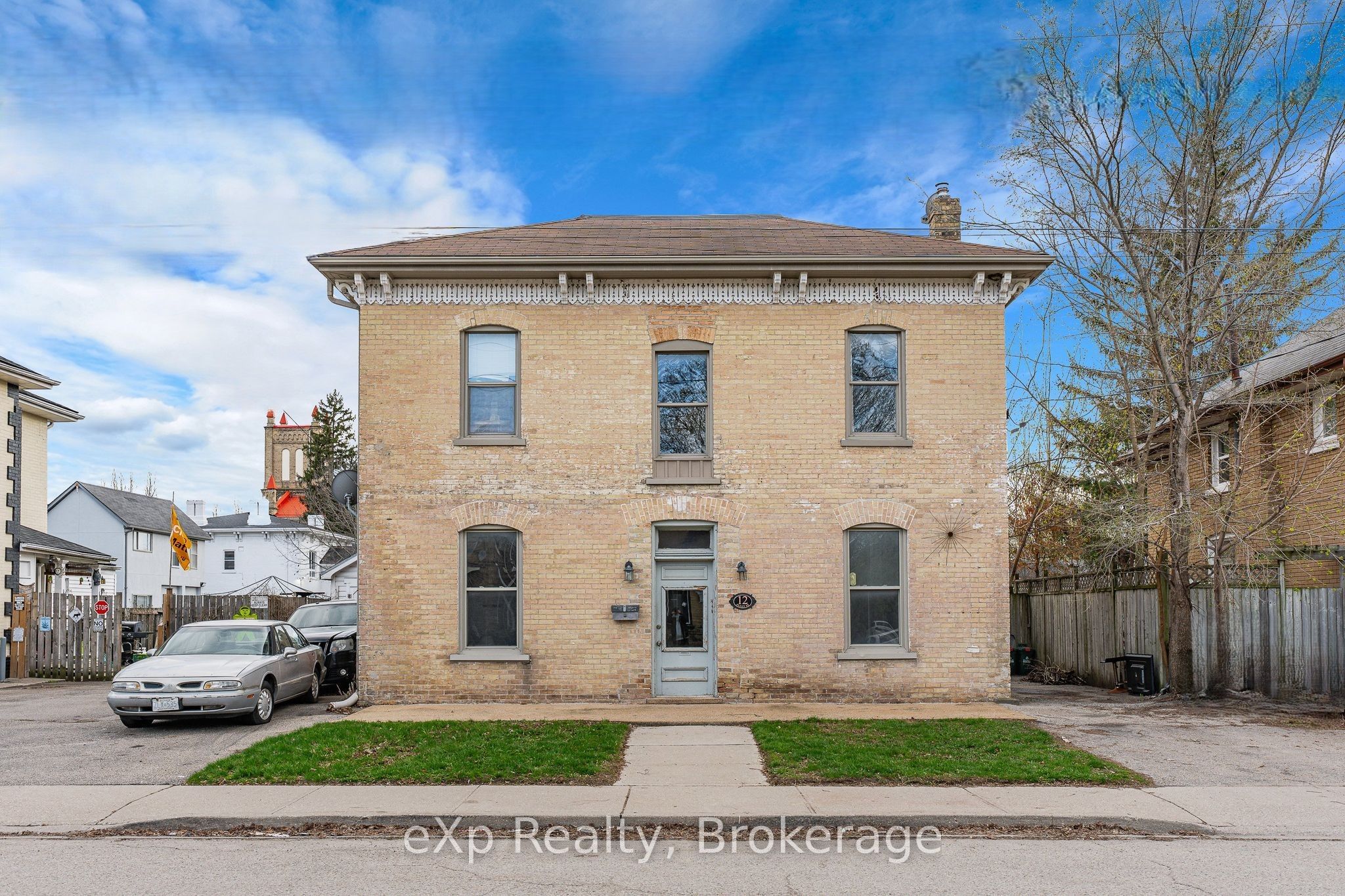 12 Fleet Street, Brantford, ON N3T 3S7