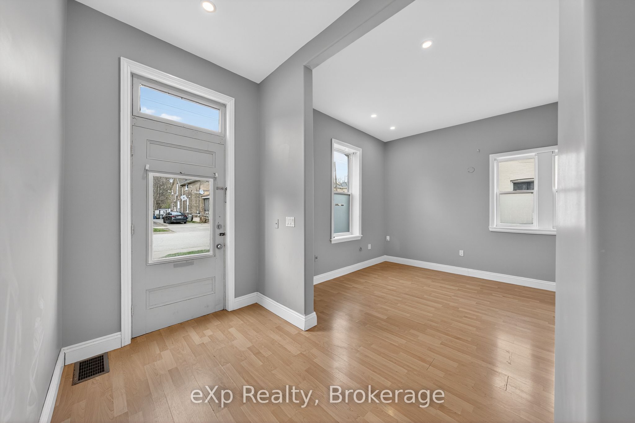 12 Fleet Street, Brantford, ON N3T 3S7 photo 5