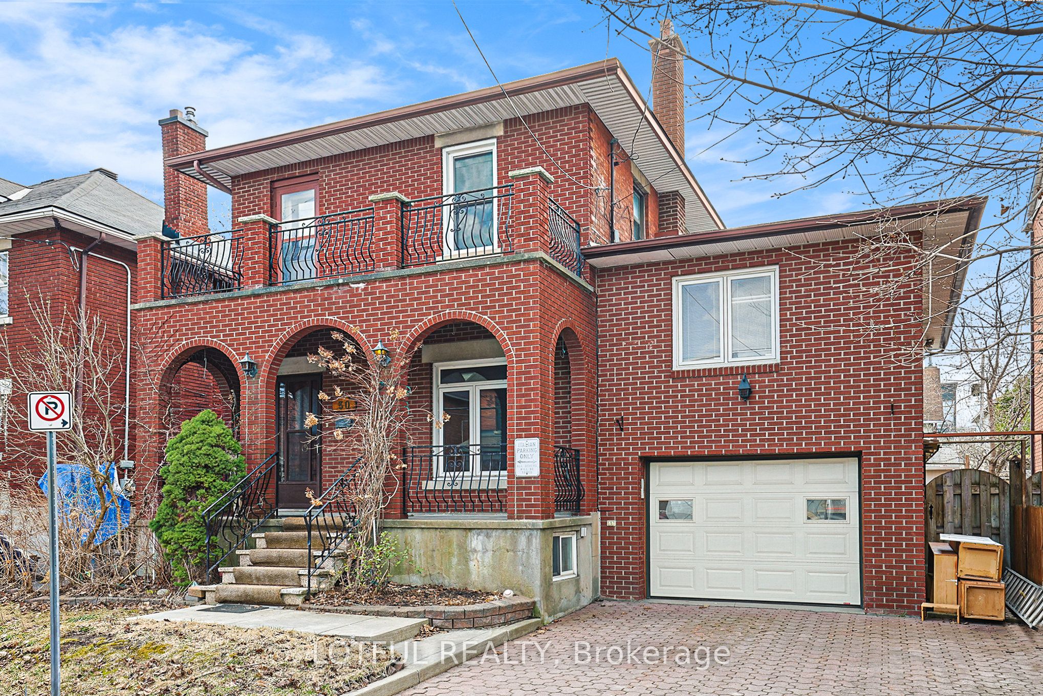 30 Foster Street B, West Centre Town, ON K1Y 3J4