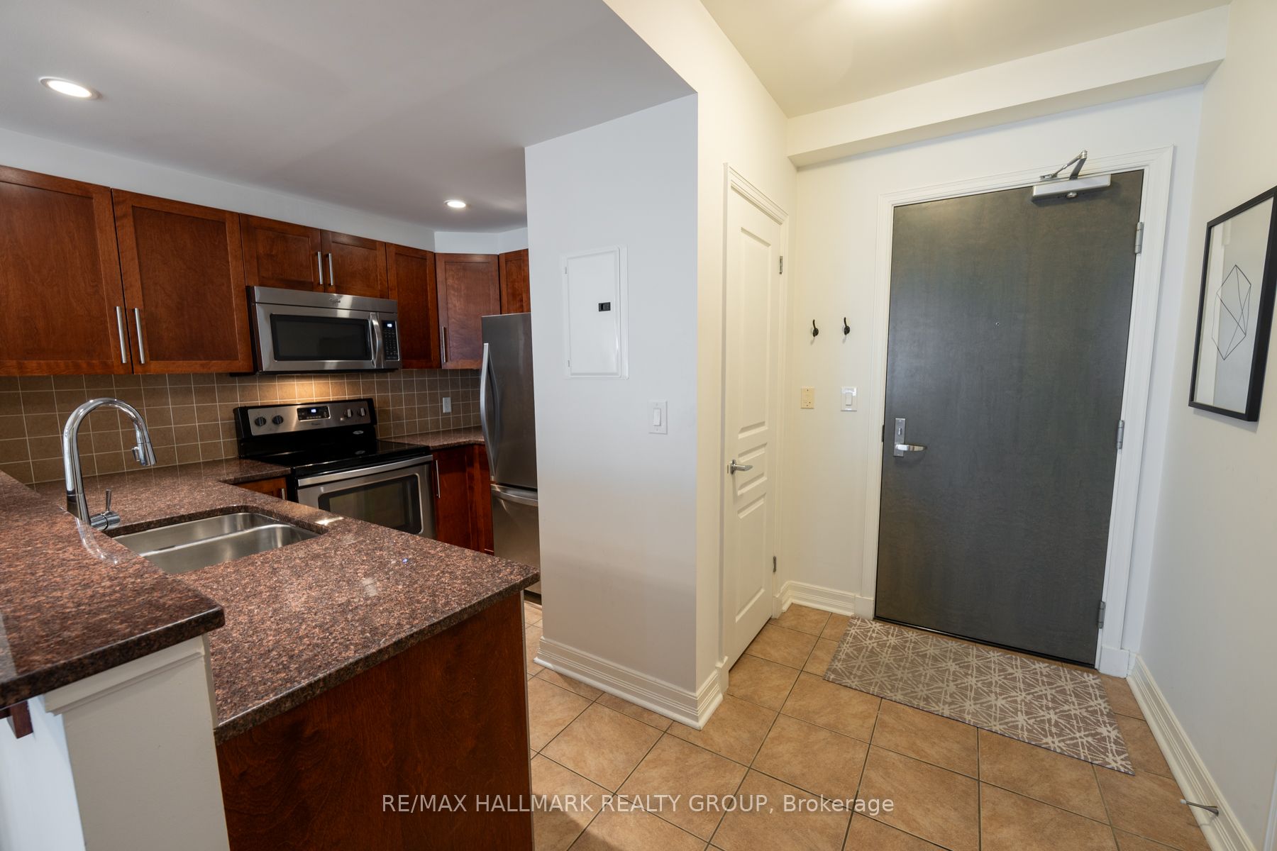 200 Besserer Street 1007, Lower Town - Sandy Hill, ON K1N 0A7 photo 4