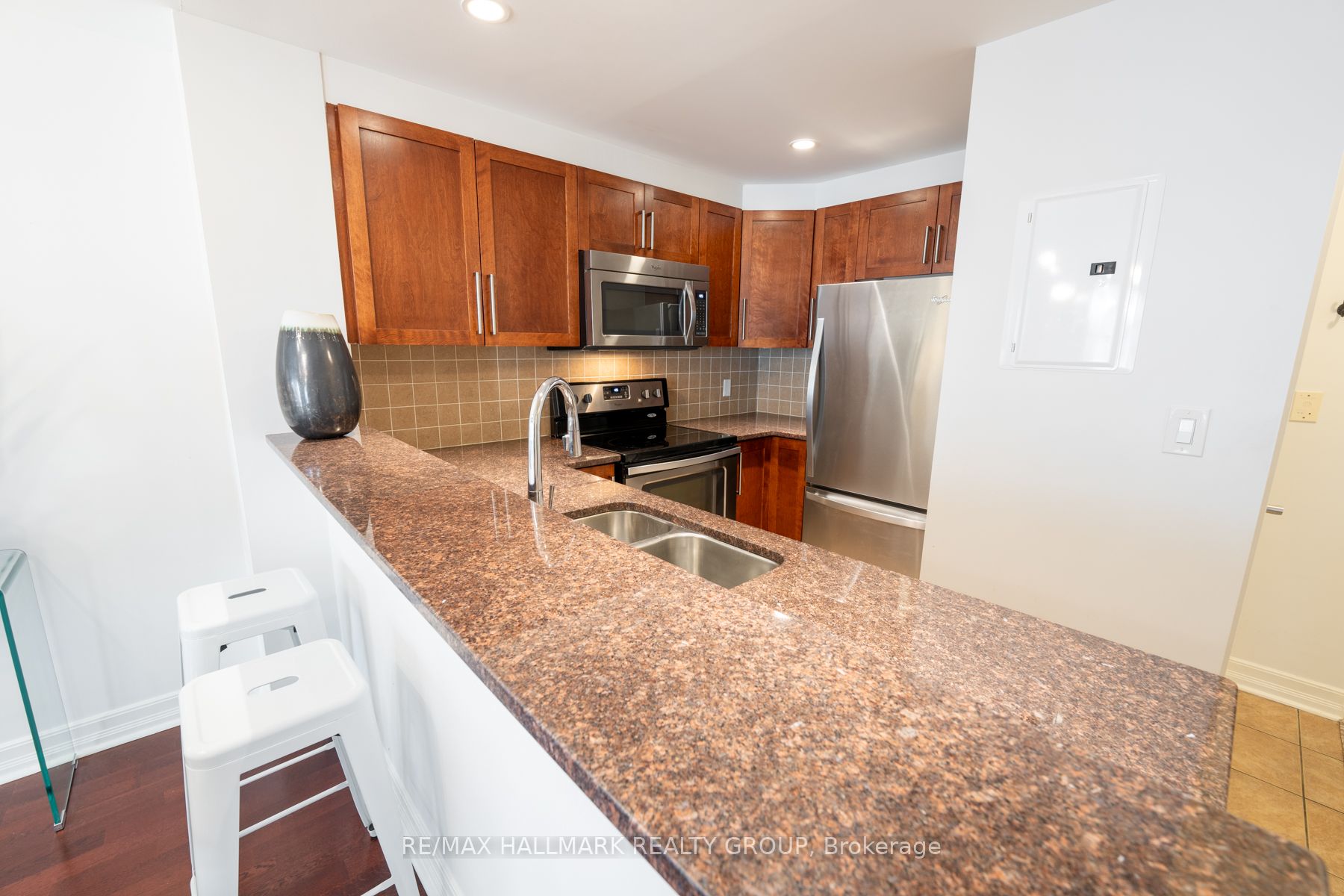 200 Besserer Street 1007, Lower Town - Sandy Hill, ON K1N 0A7 photo 5
