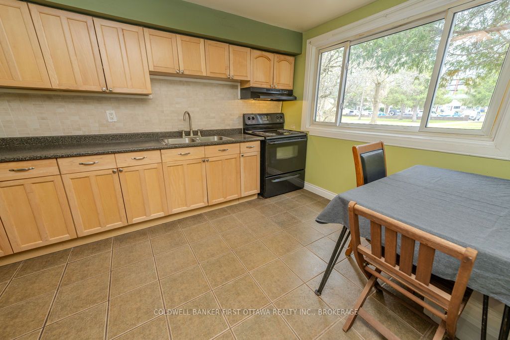 258 Queen Mary Road 36, Kingston, ON K7M 2B2 photo 4