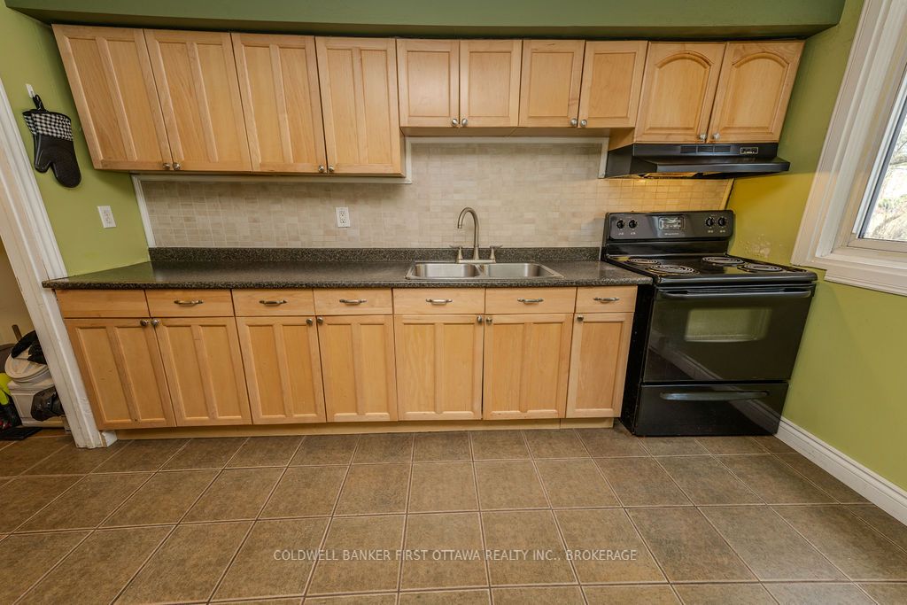 258 Queen Mary Road 36, Kingston, ON K7M 2B2 photo 5