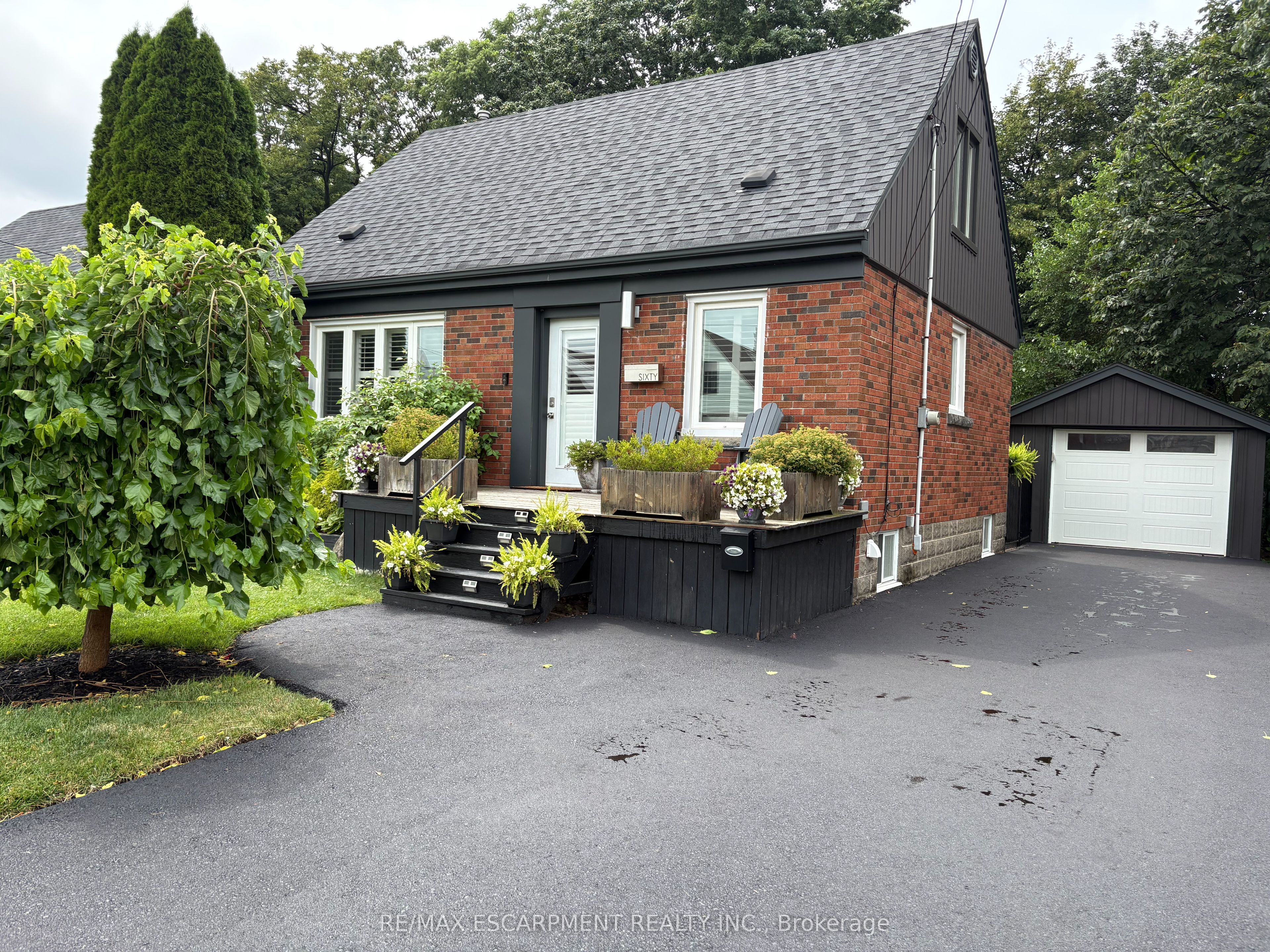 60 Galbraith Drive, Hamilton, ON L8G 1Z9 photo 3