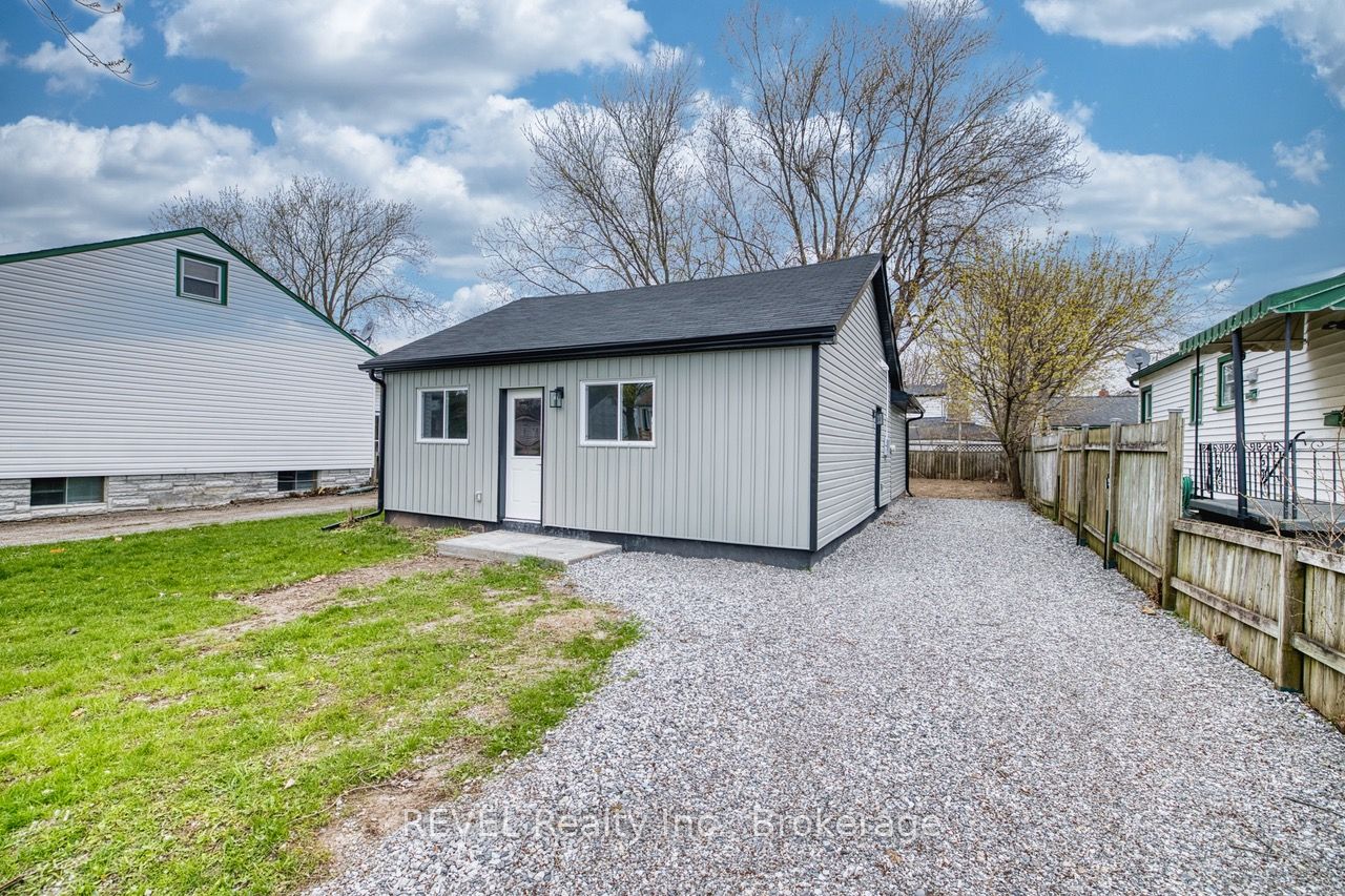 406 Hennepin Avenue, Welland, ON L3B 4T5 photo 2