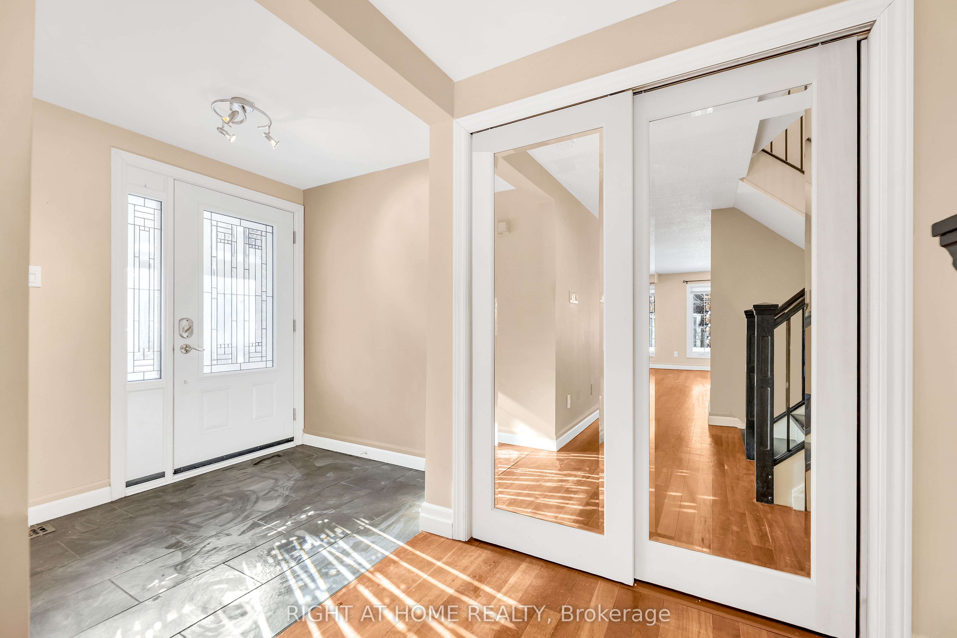 104 Woodlawn Road E 3, Guelph, ON N1E 1B7 photo 4