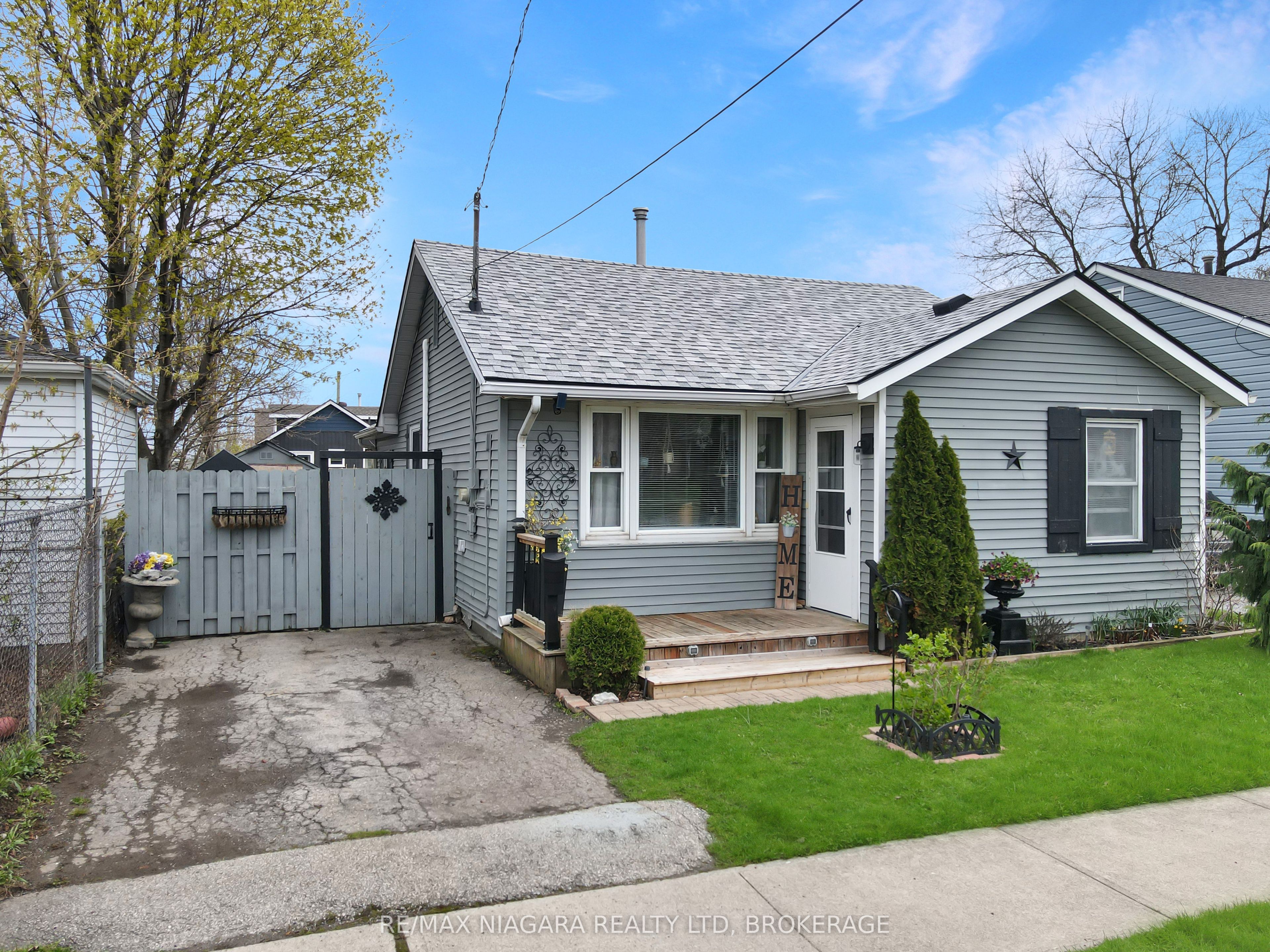 5 Aberdeen Court, Fort Erie, ON L2A 3Y7
