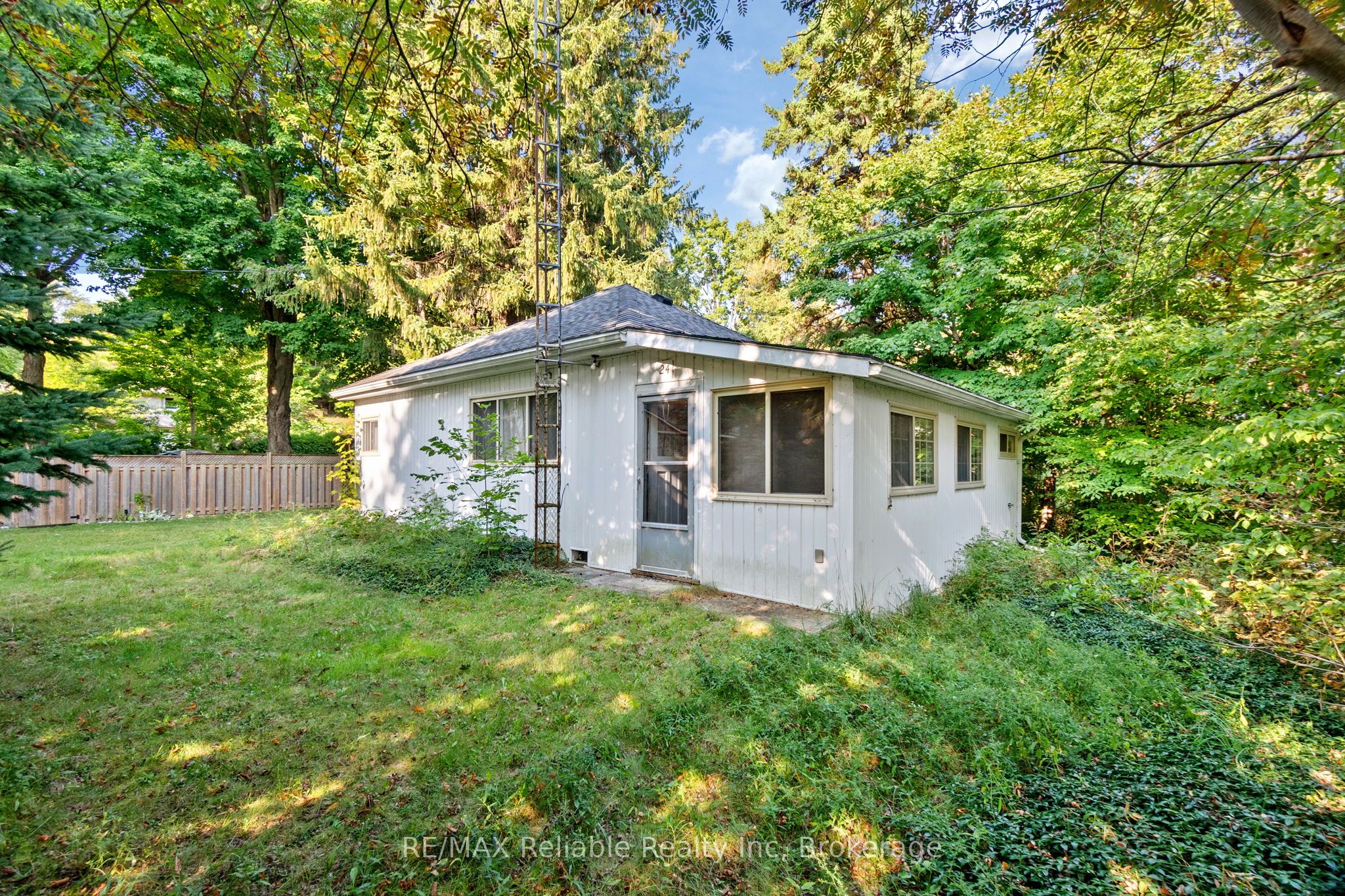24 Huron Street N, Ashfield-Colborne-Wawanosh, ON N7A 3X9