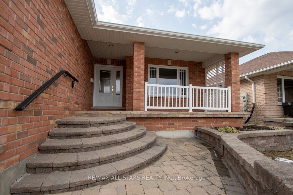 383 Wallace Drive, Kawartha Lakes, ON K9V 6K7 photo 4
