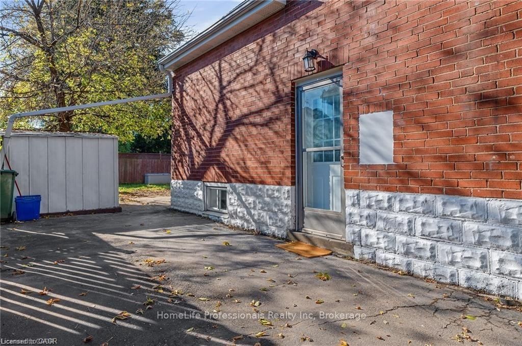284 Brucedale Avenue E, Hamilton, ON L9A 1P9 photo 3