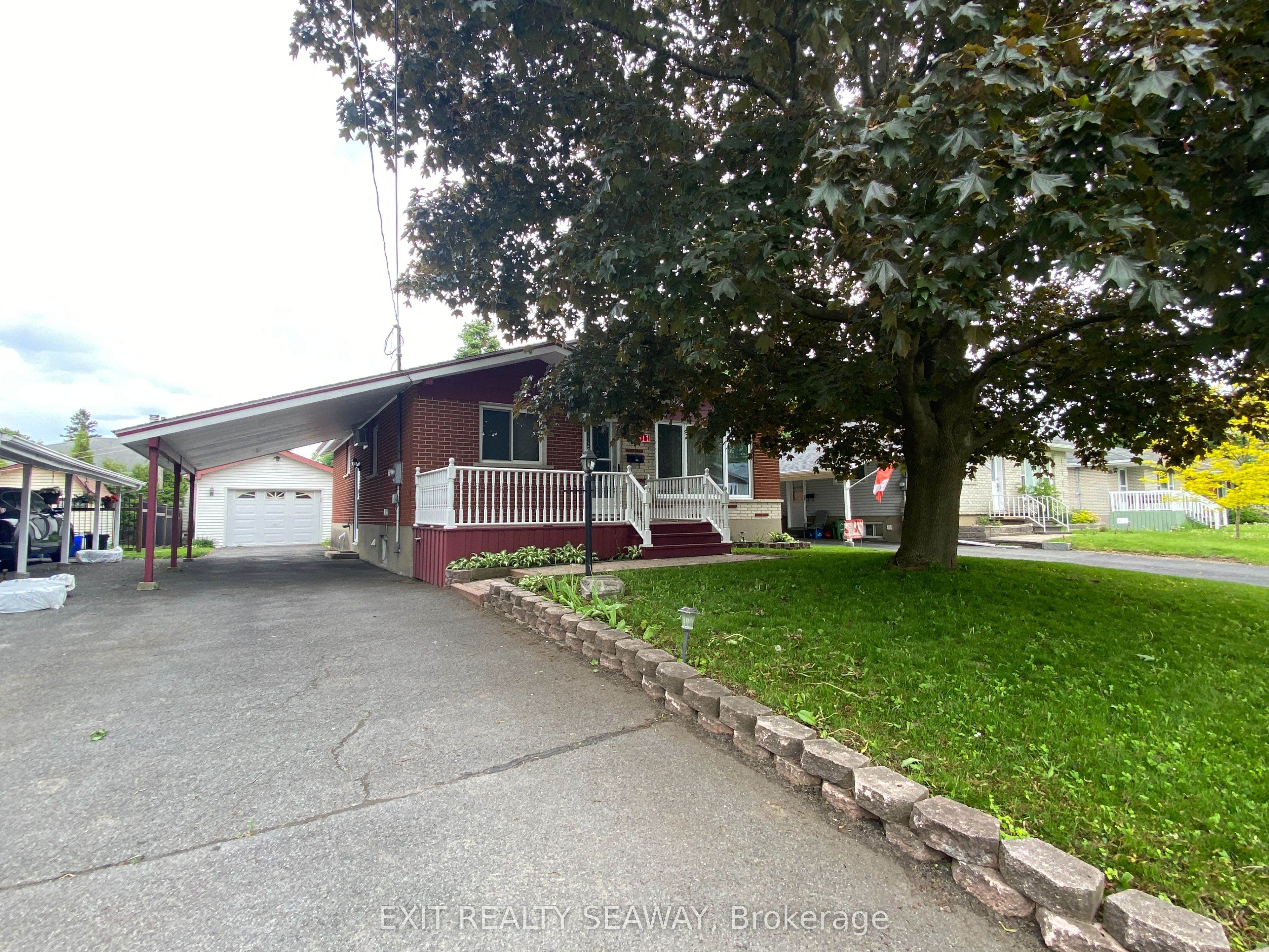 1311 Walton Street, Cornwall, ON K6H 1V5 photo 2