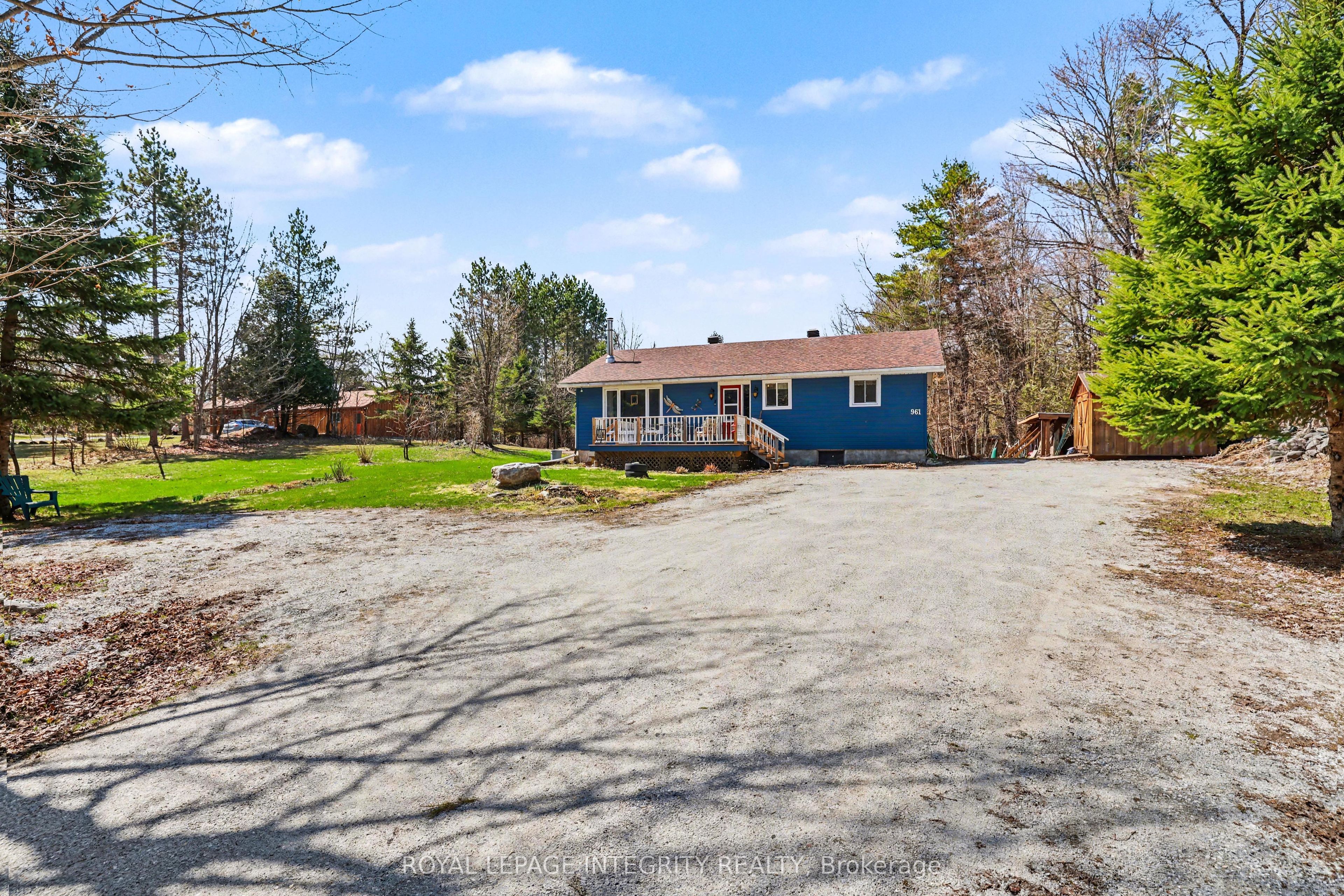 961 11th Concession Road, Lanark Highlands, ON K0G 1M0 photo 2