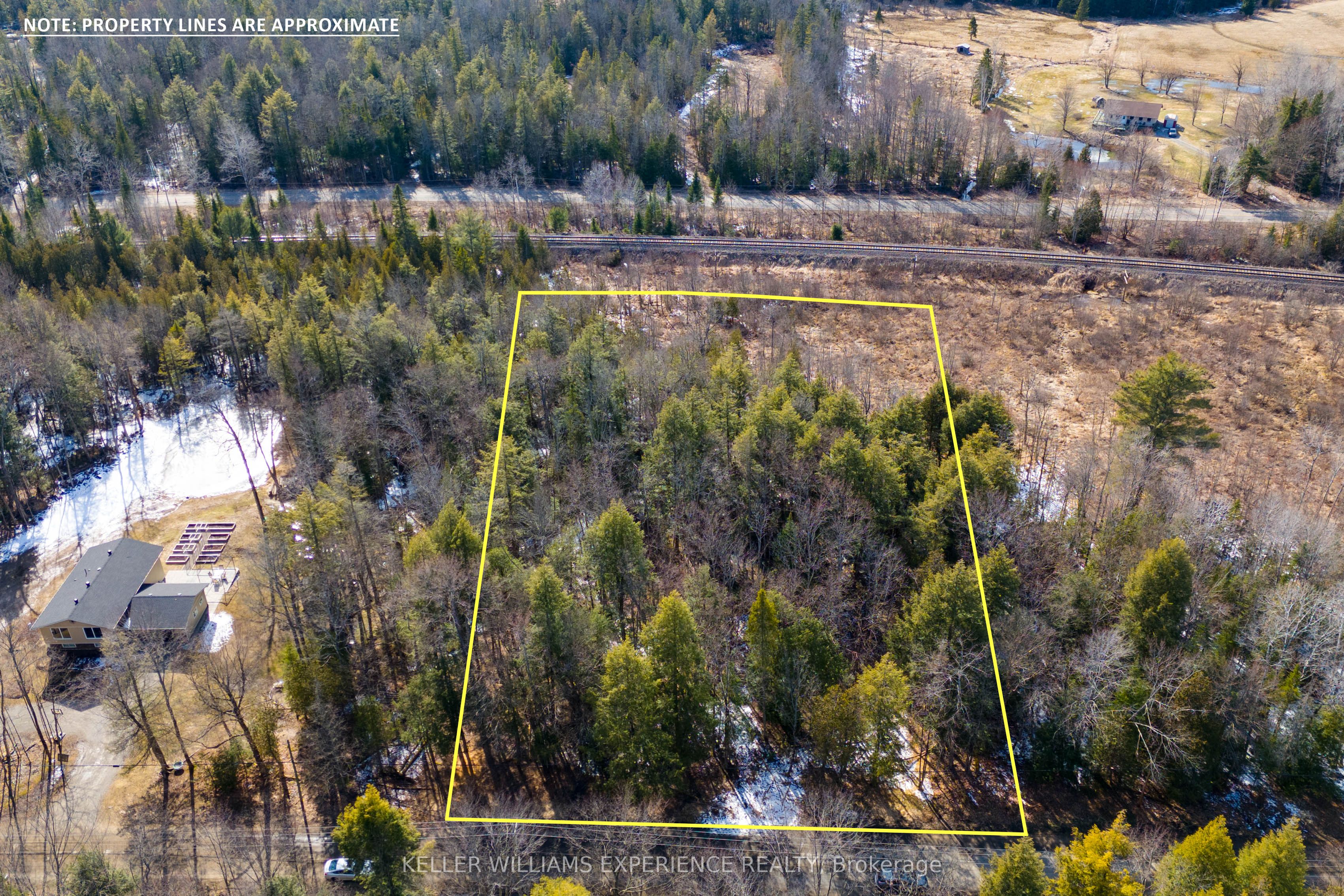 1042 Art Crisp Road, Gravenhurst, ON P0E 1N0 photo 2