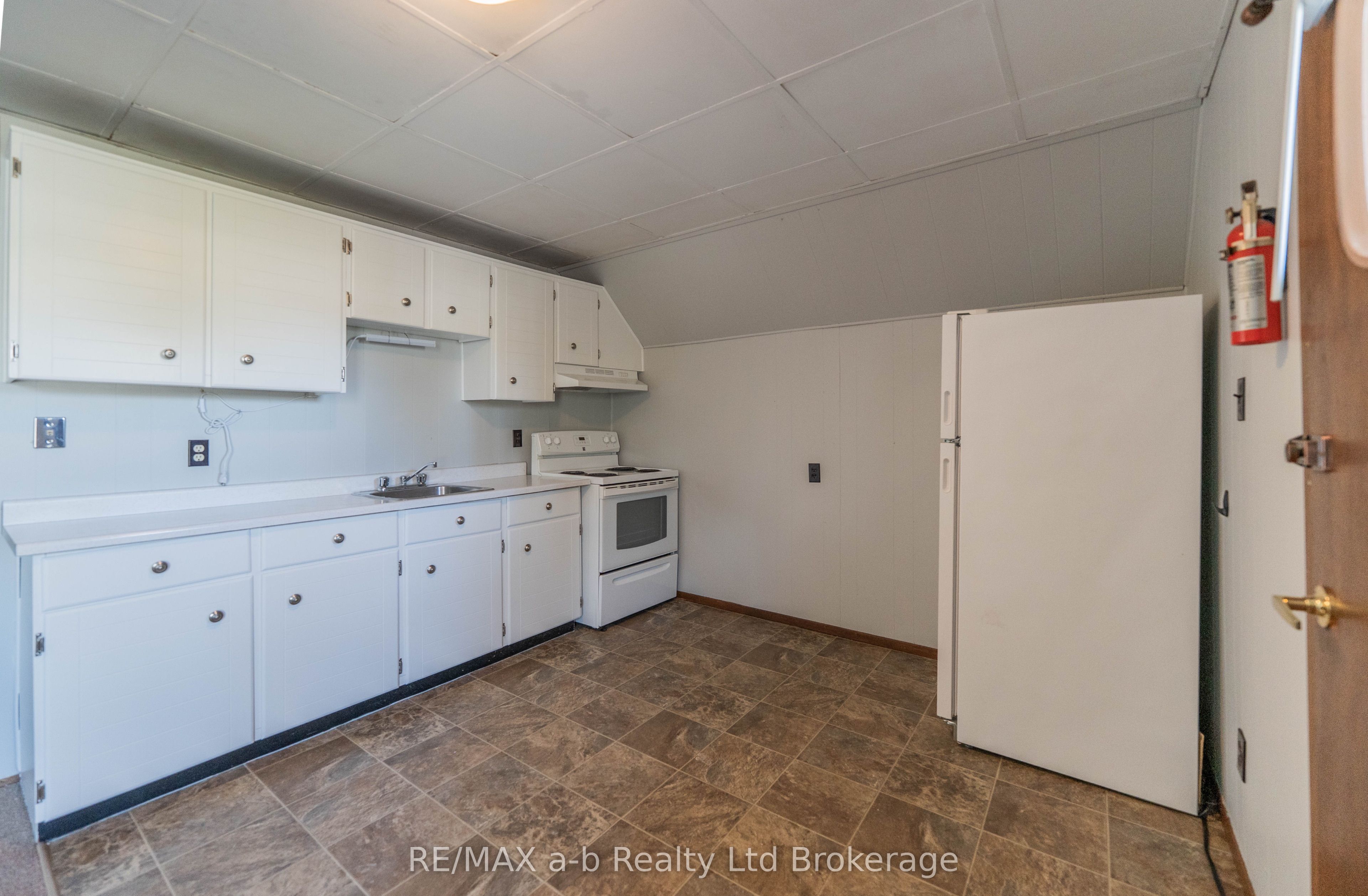 10 Mckenzie Street Unit A, Tillsonburg, ON N4G 2E6 photo 5