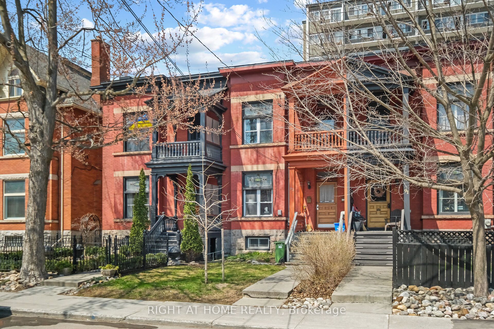 93 Gilmour Street, Ottawa Centre, ON K2P 0N5 photo 2