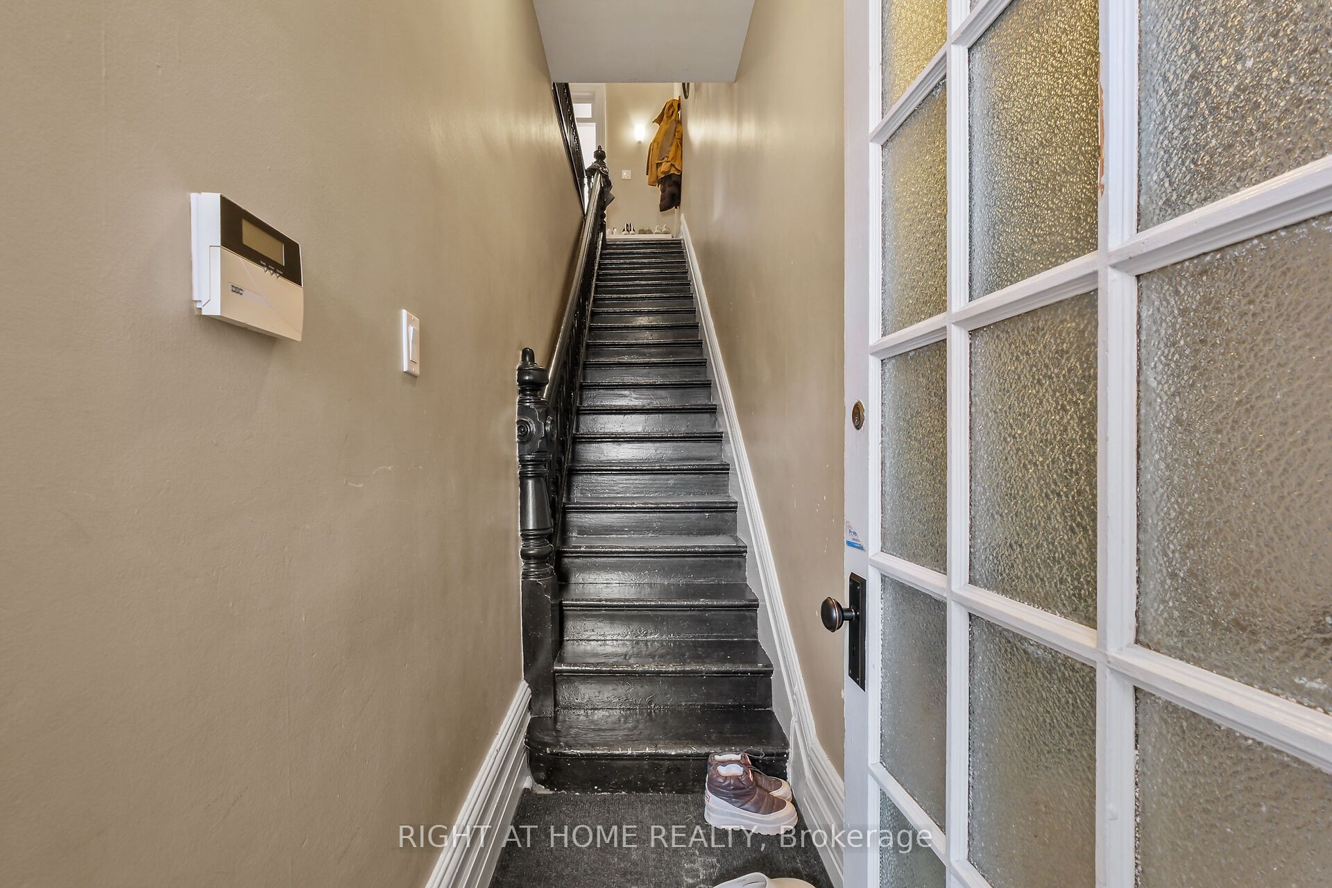 93 Gilmour Street, Ottawa Centre, ON K2P 0N5 photo 3
