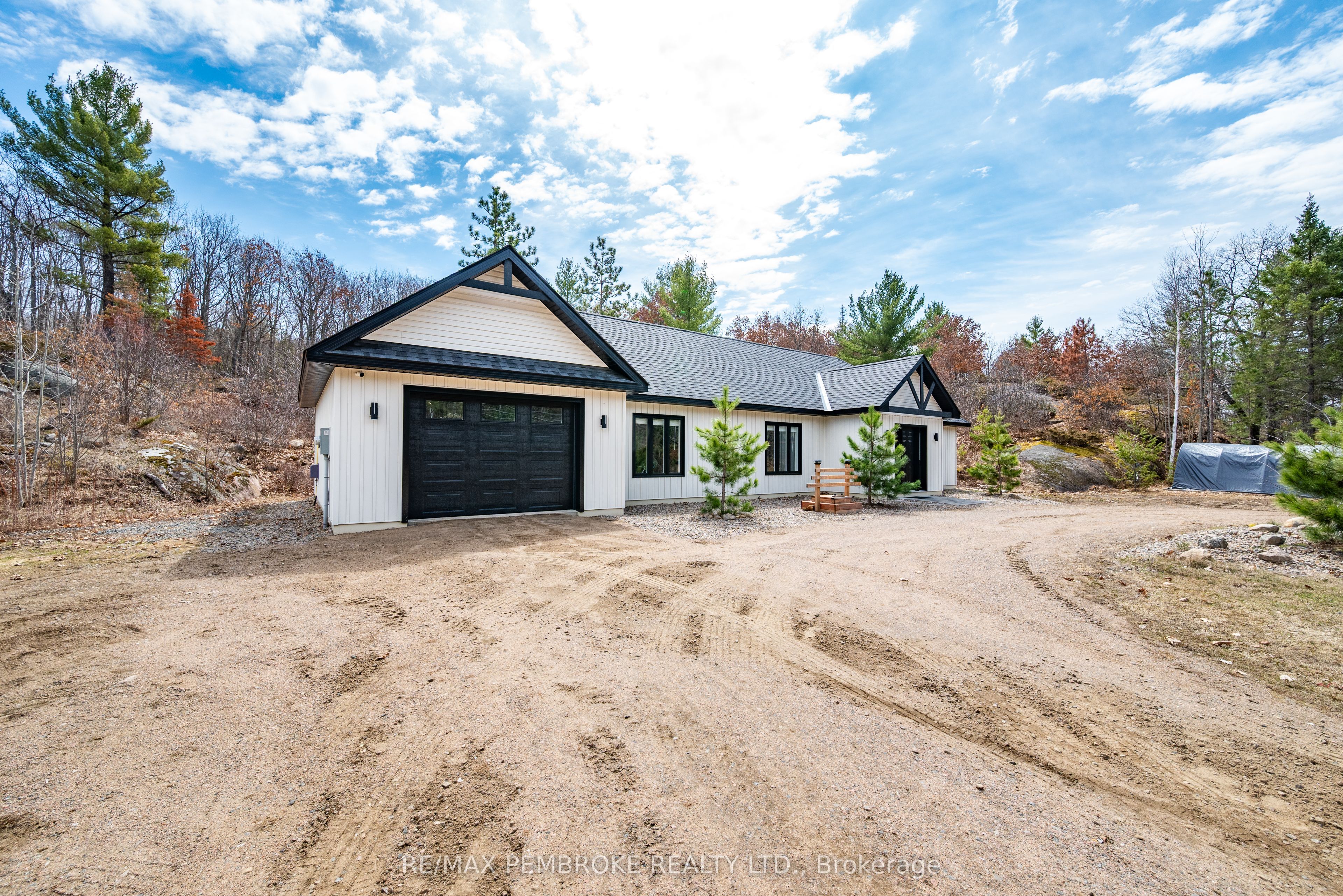 41948A Combermere Road, Madawaska Valley, ON K0J 1B0 photo 2