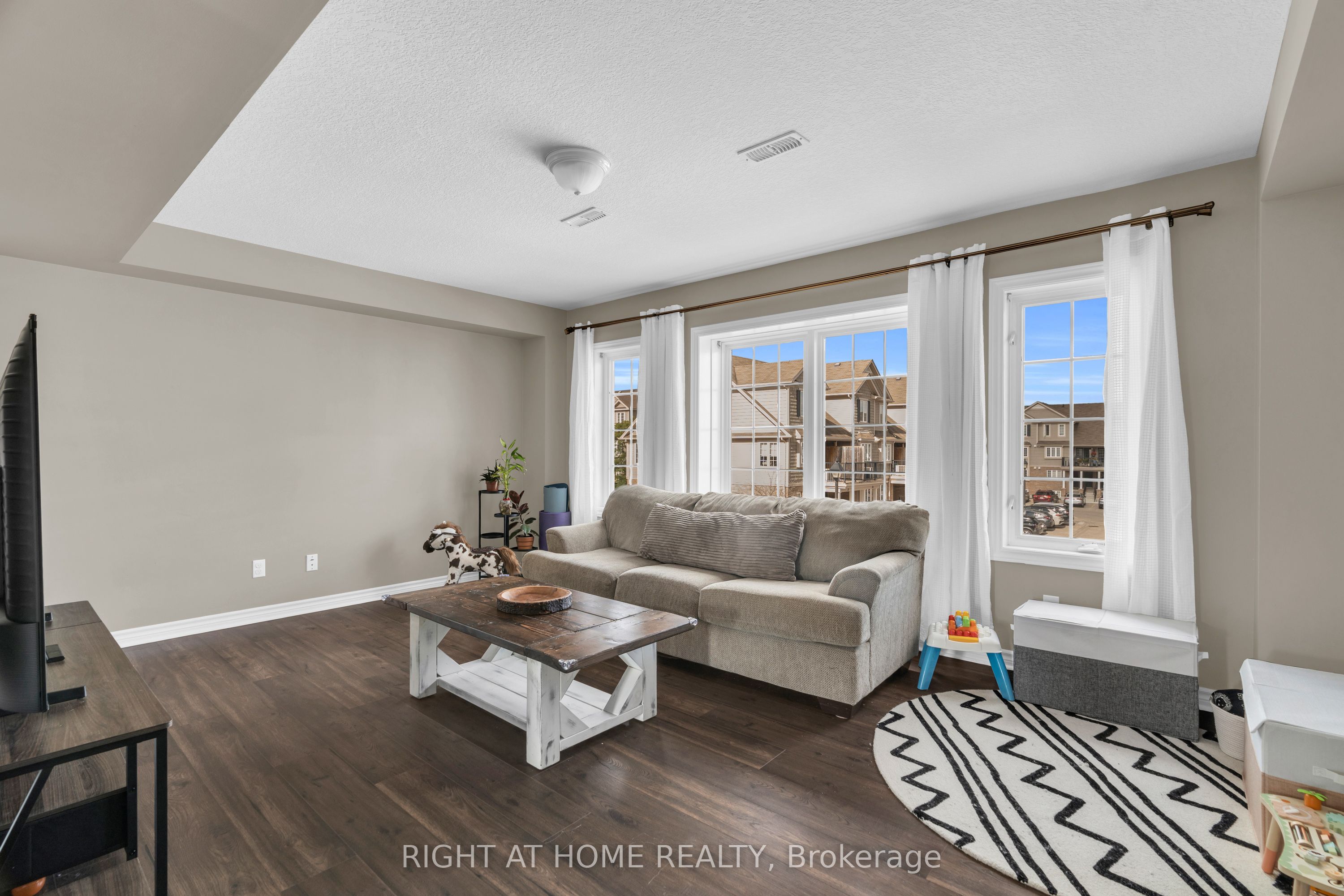 630 Woodlawn Road E B, Guelph, ON N1E 0K4