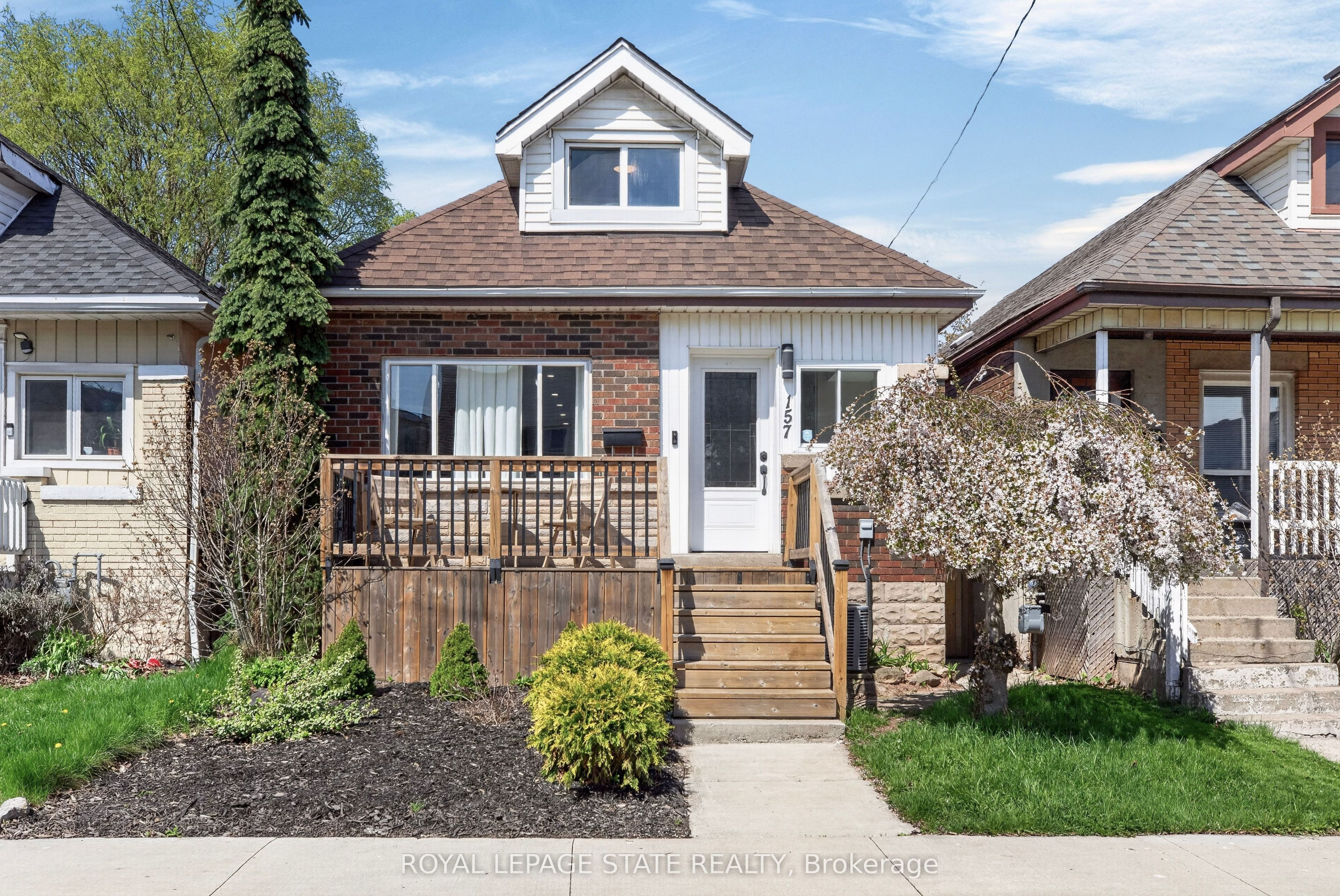 157 Cameron Avenue N, Hamilton, ON L8H 4Z4