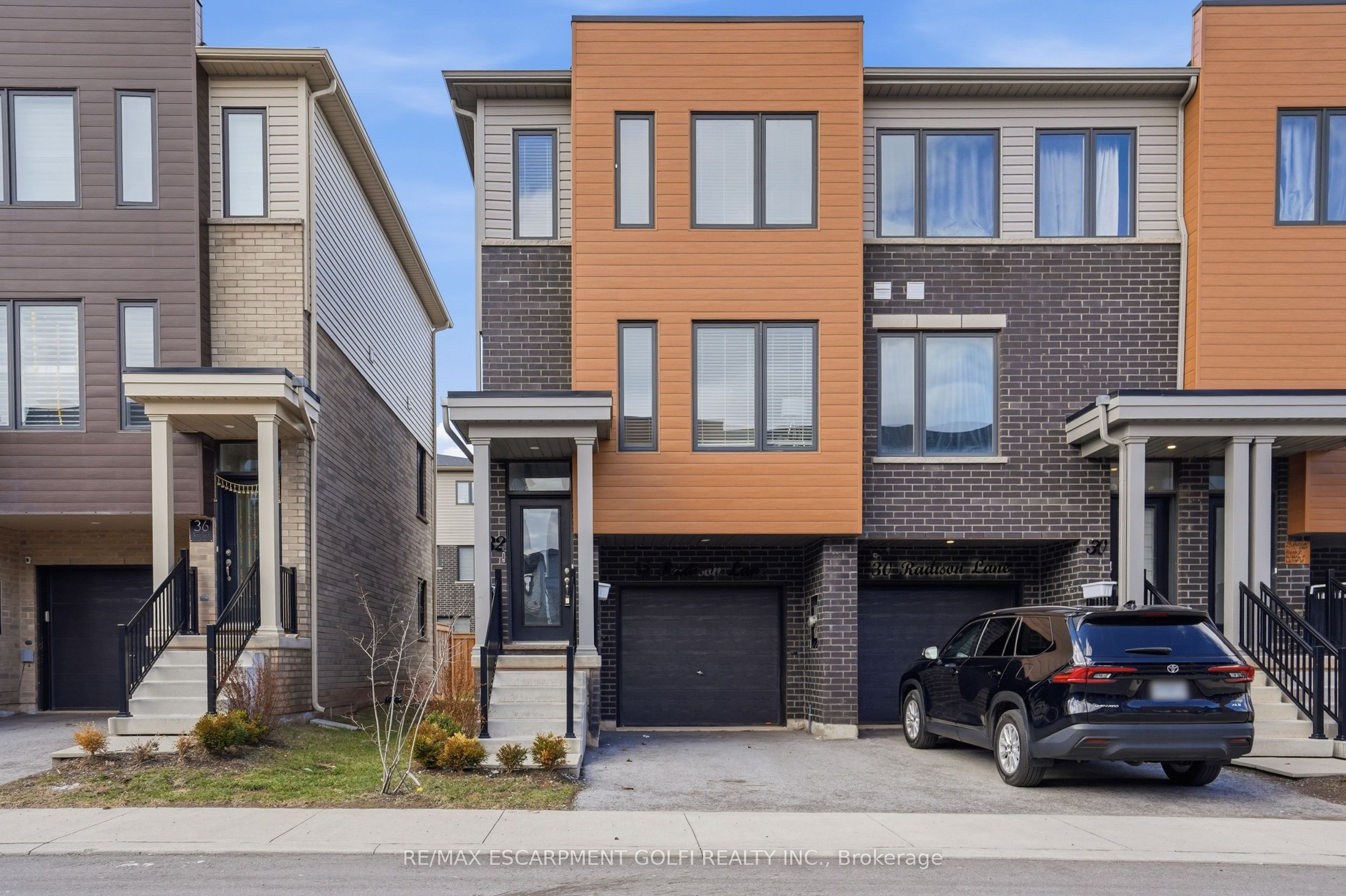 32 Radison Lane, Hamilton, ON L7R 4E2 photo 2