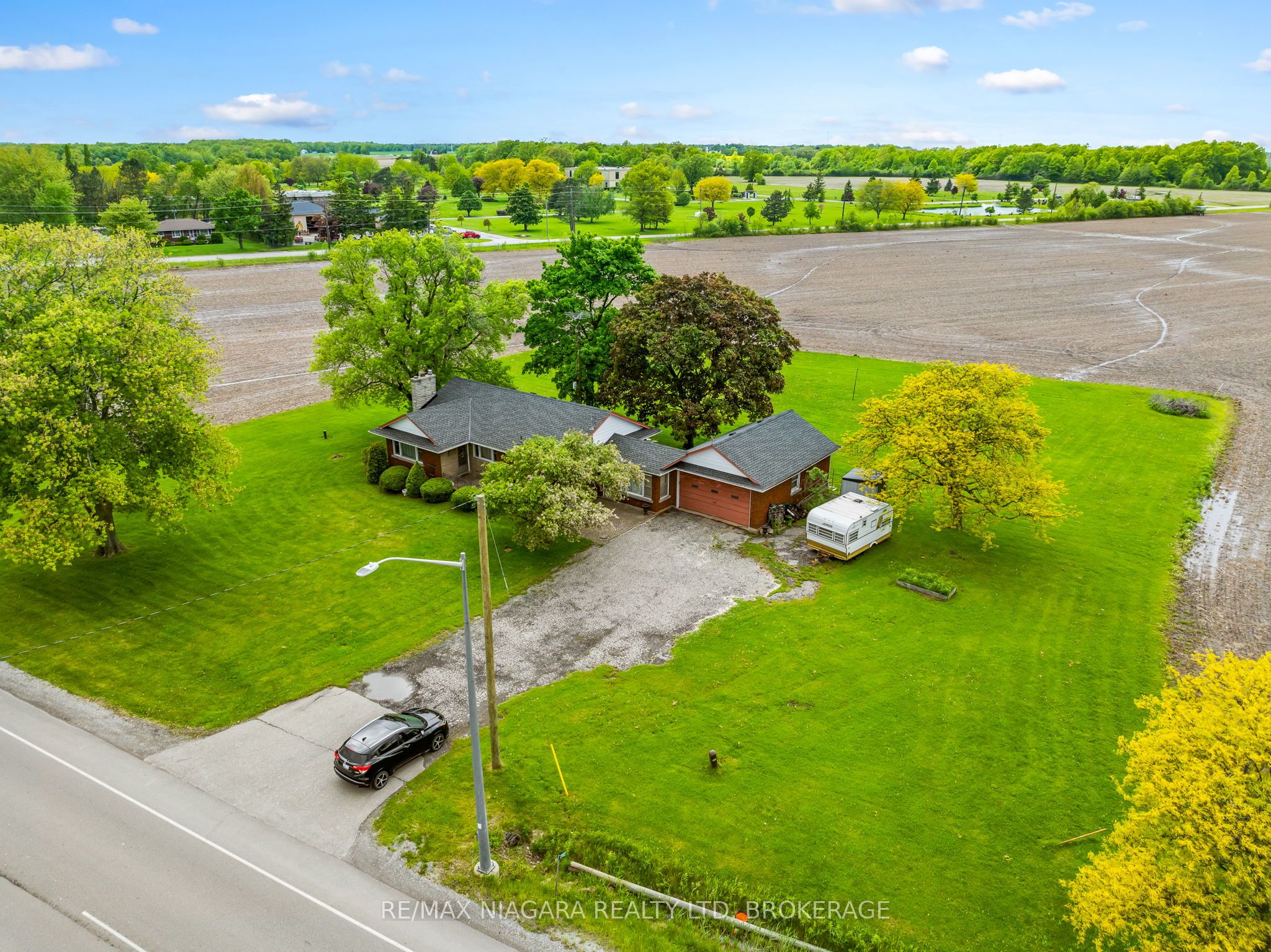 2152 Hwy 20, Thorold, ON L2V 5S4 photo 2
