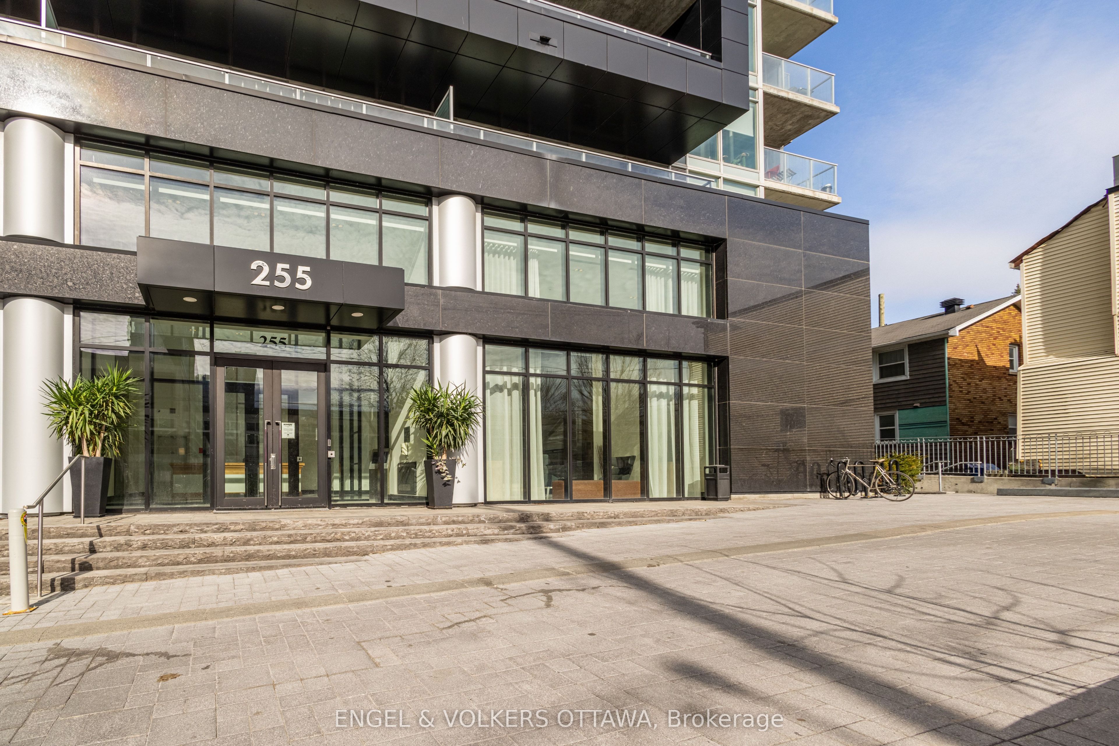 255 Bay Street 302, Ottawa Centre, ON K1R 0C5