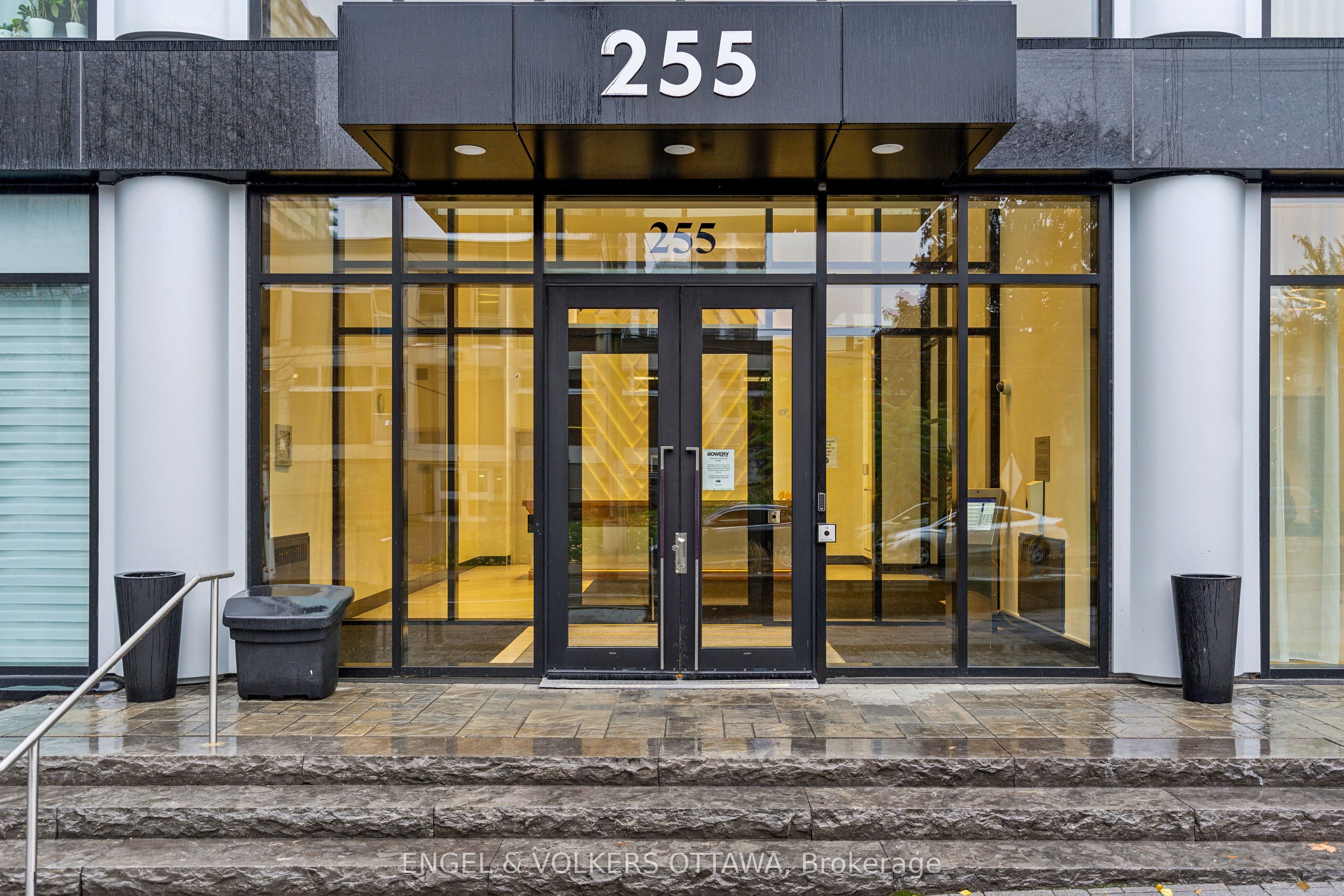 255 Bay Street 302, Ottawa Centre, ON K1R 0C5 photo 2
