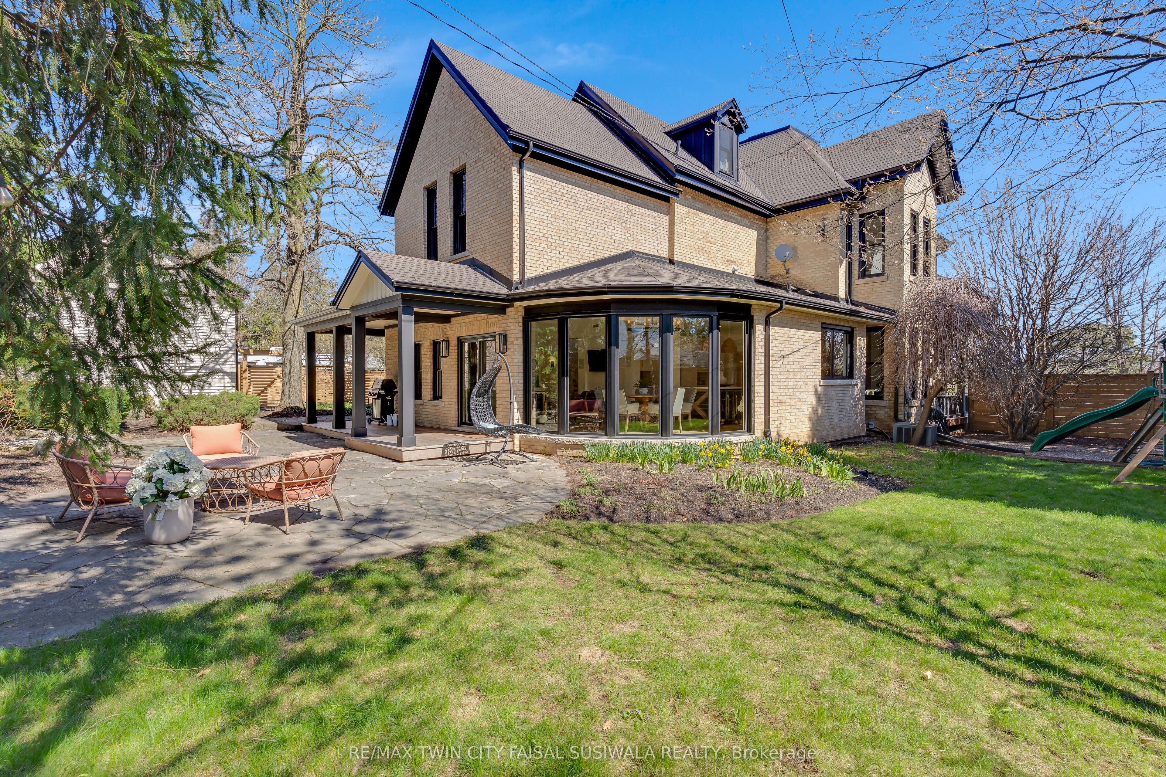 24 Park Avenue, Cambridge, ON N1S 2S2 photo 4