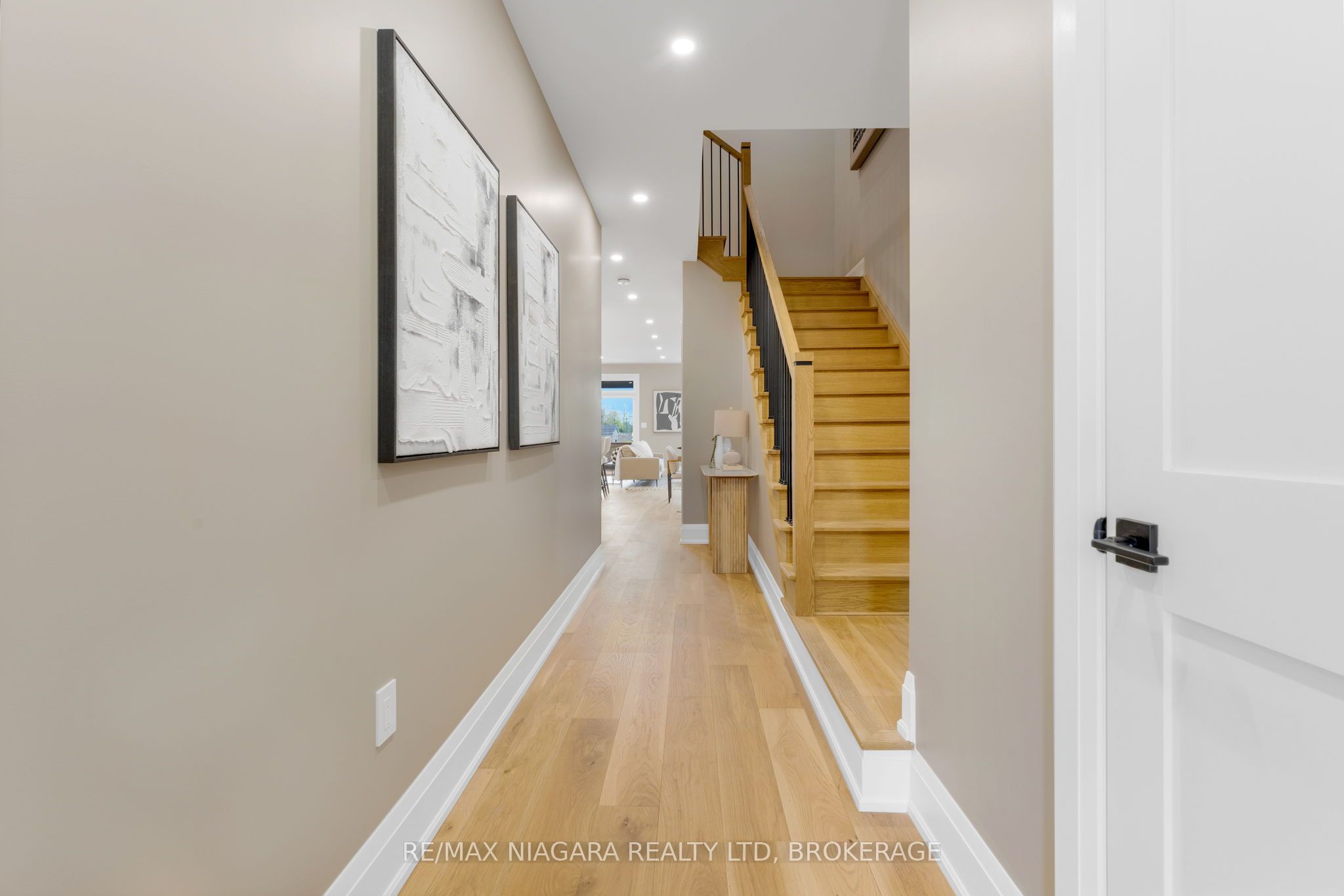 6200 Curlin Crescent, Niagara Falls, ON L2H 0B8 photo 3