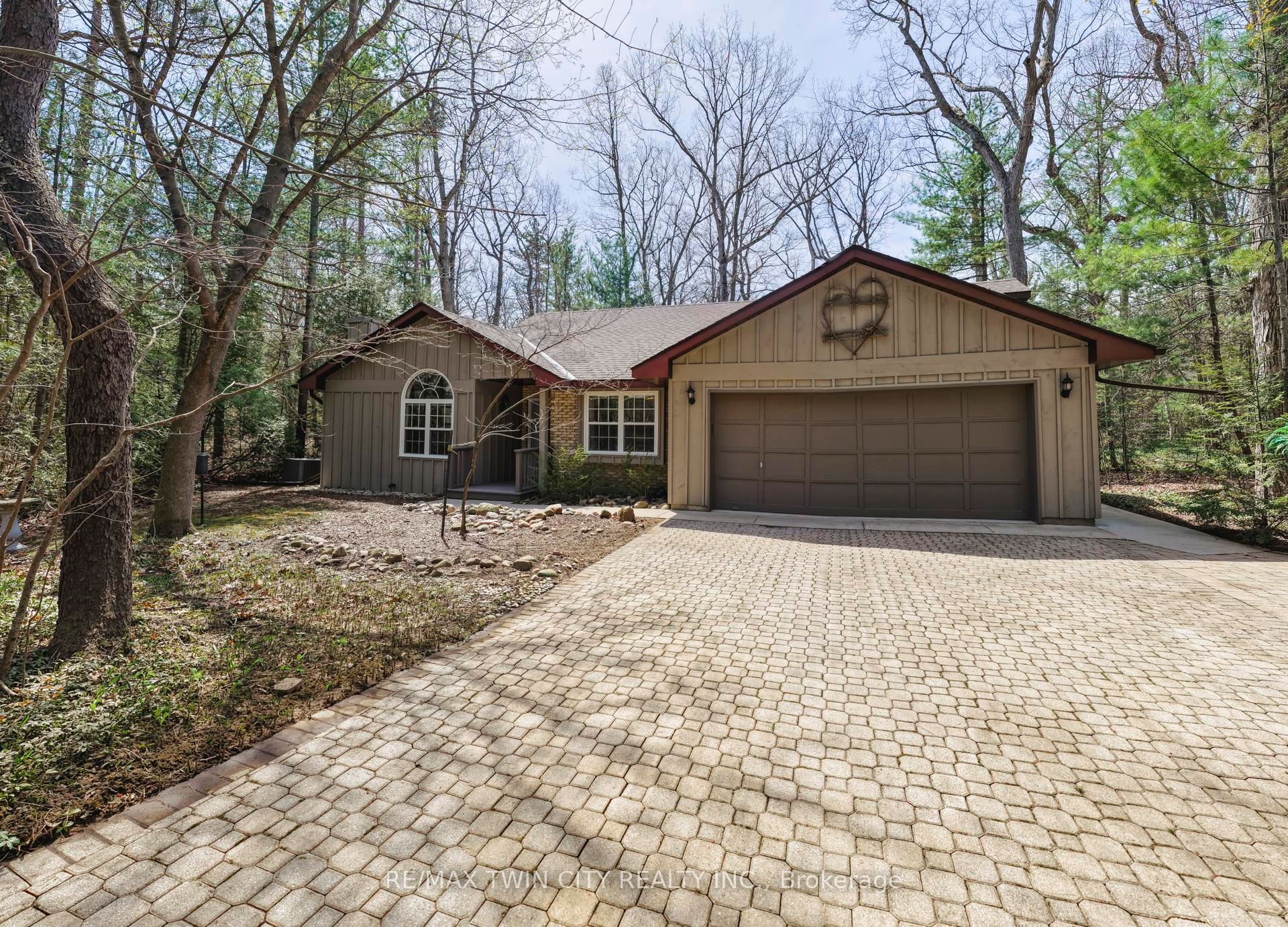 10325 Grand Oaks Drive, Lambton Shores, ON N0M 1T0 photo 3
