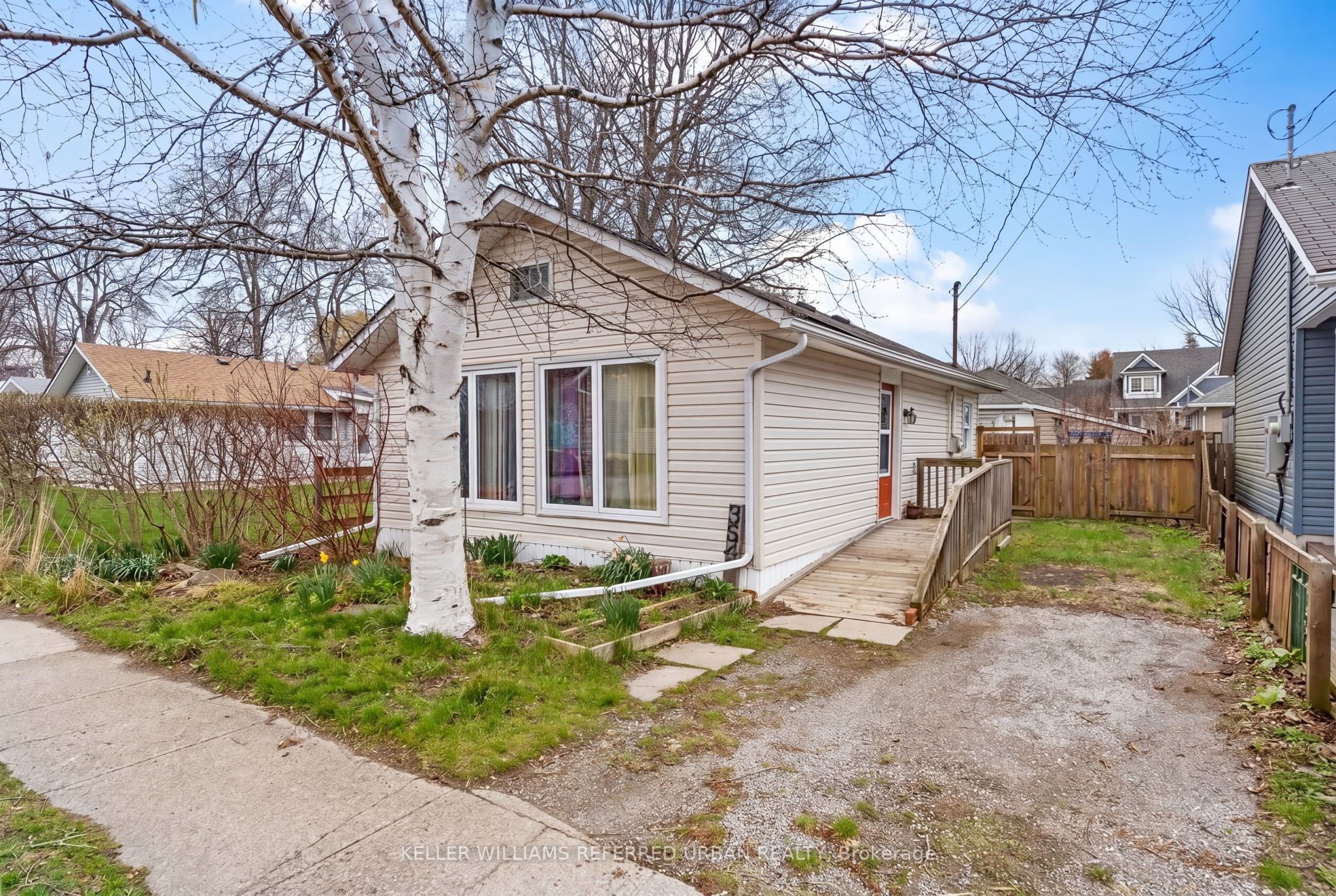 354 Elmwood Avenue, Fort Erie, ON L0S 1B0 photo 2