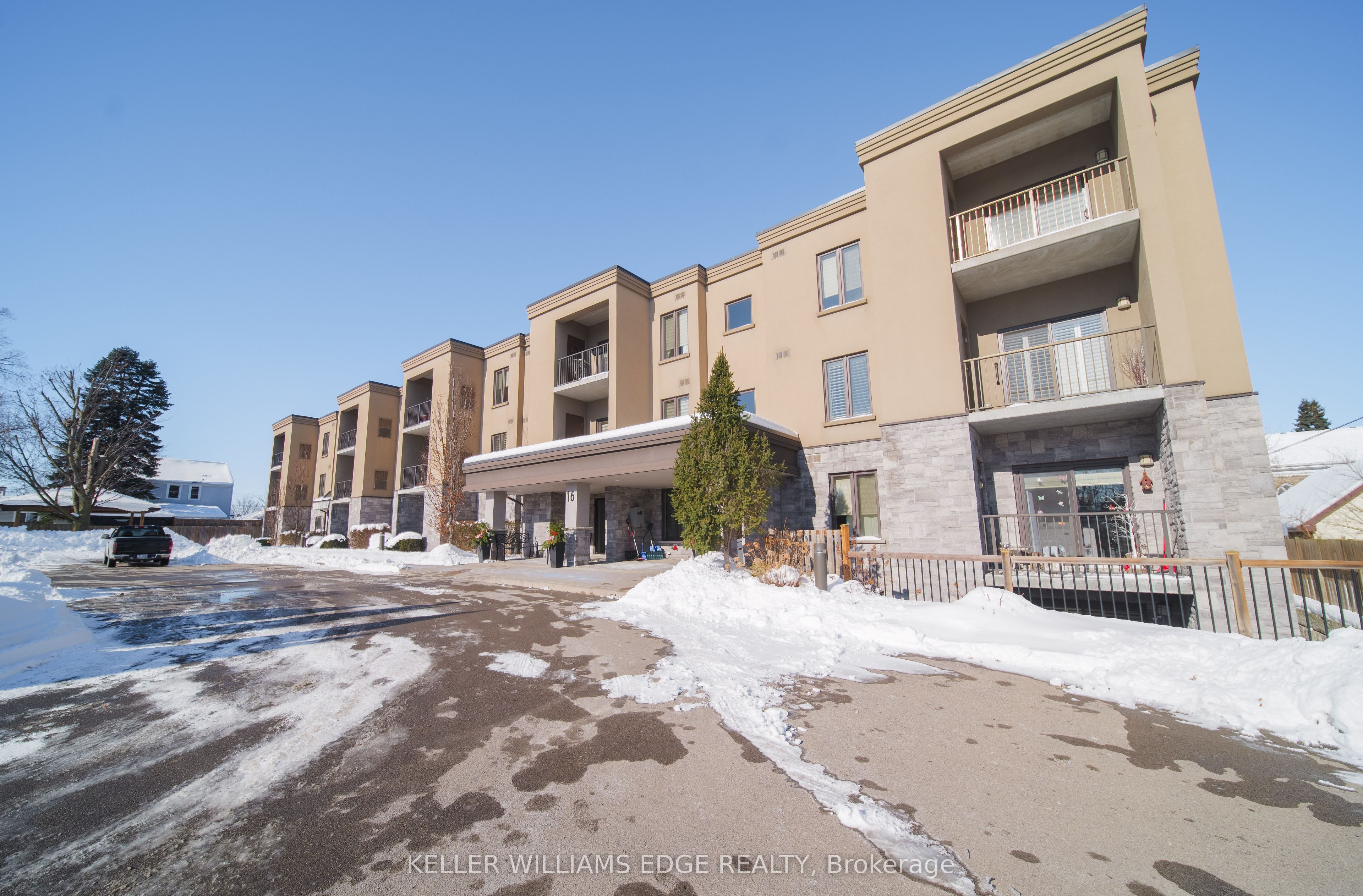 16 Sullivan Avenue 105, Thorold, ON L2V 2Y2 photo 3