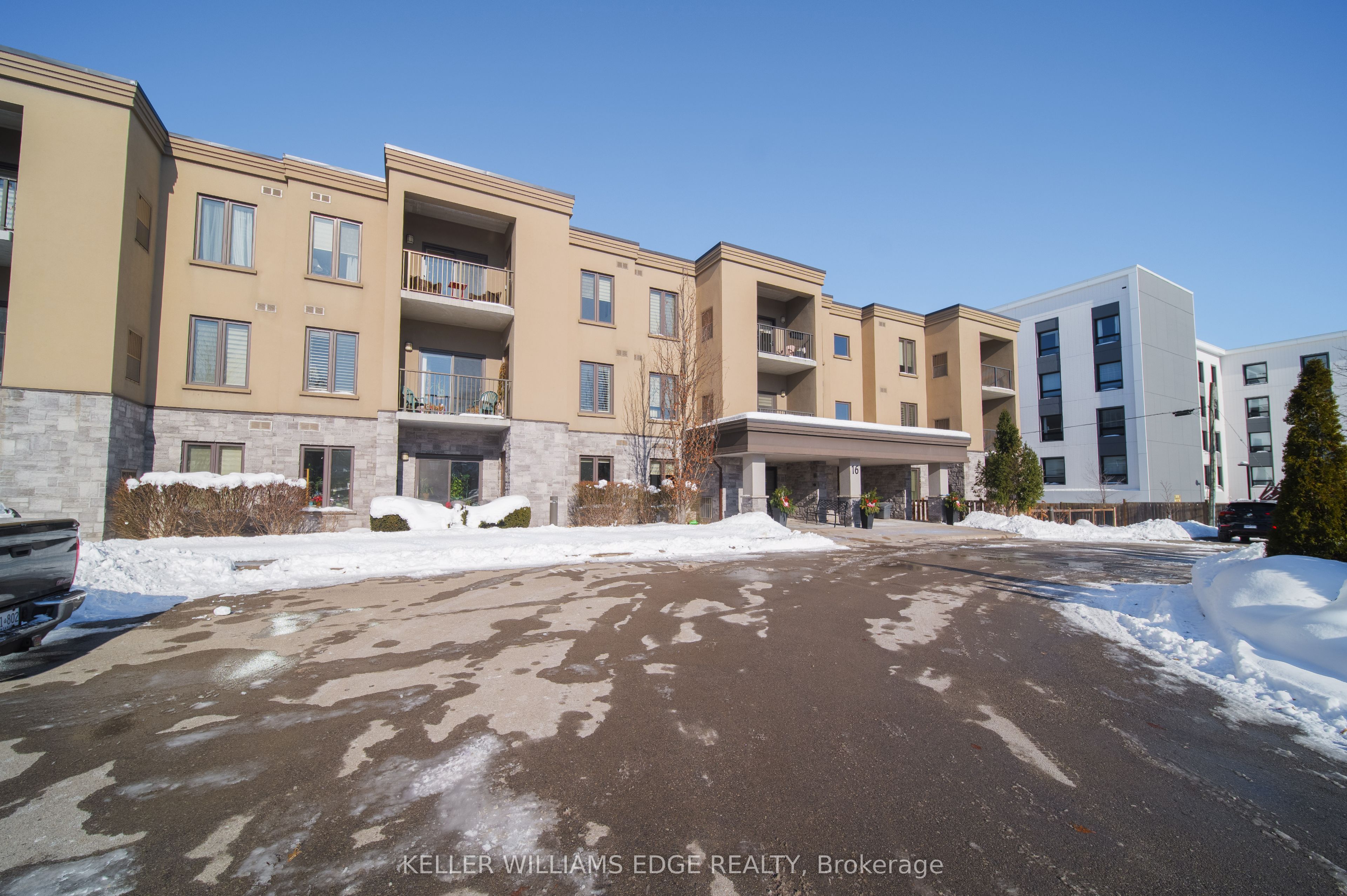 16 Sullivan Avenue 105, Thorold, ON L2V 2Y2 photo 4