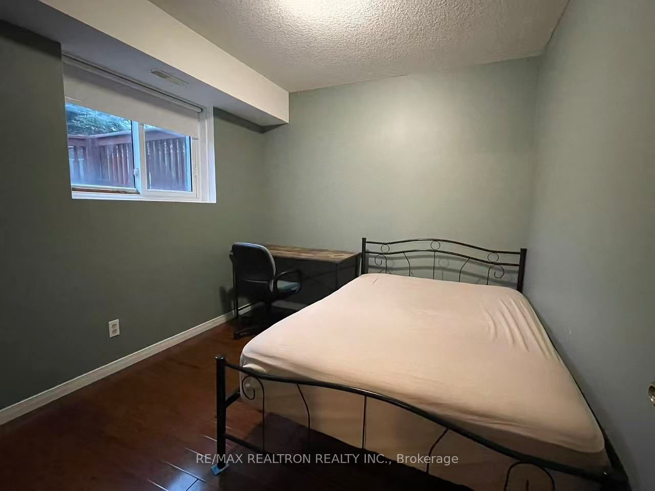 31 Erbsville Court ROOM C, Waterloo, ON N2J 3Z4