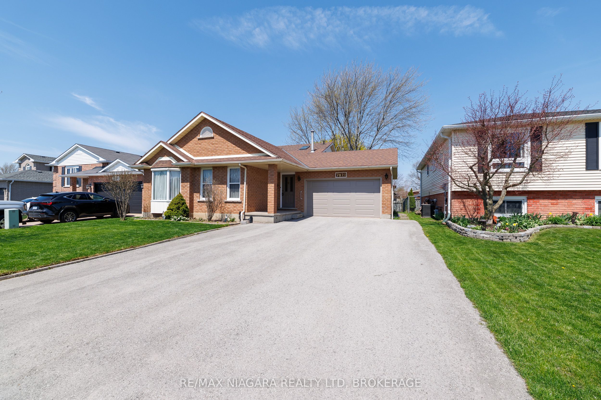 7821 Windfield Street, Niagara Falls, ON L2H 2X5