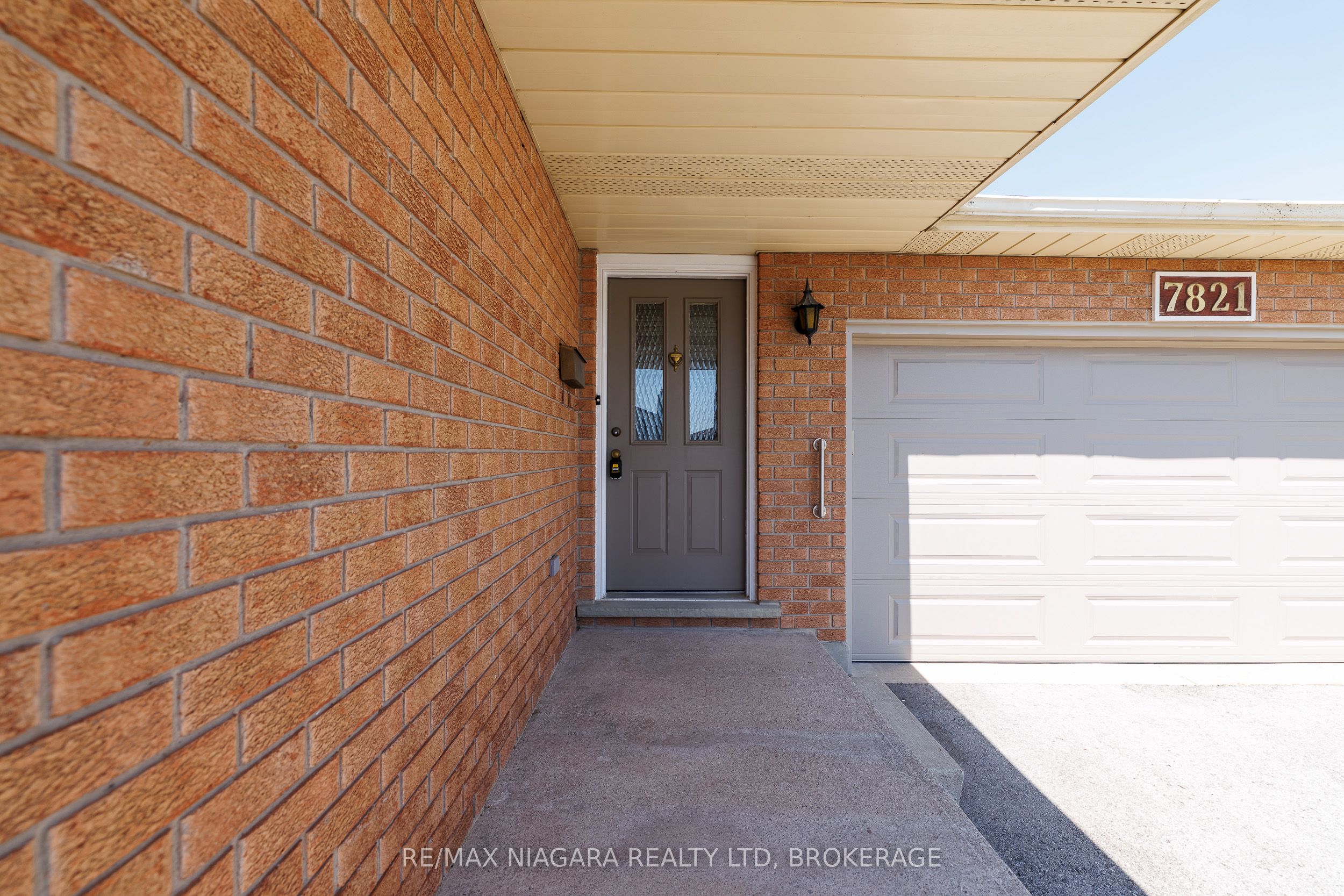 7821 Windfield Street, Niagara Falls, ON L2H 2X5 photo 2