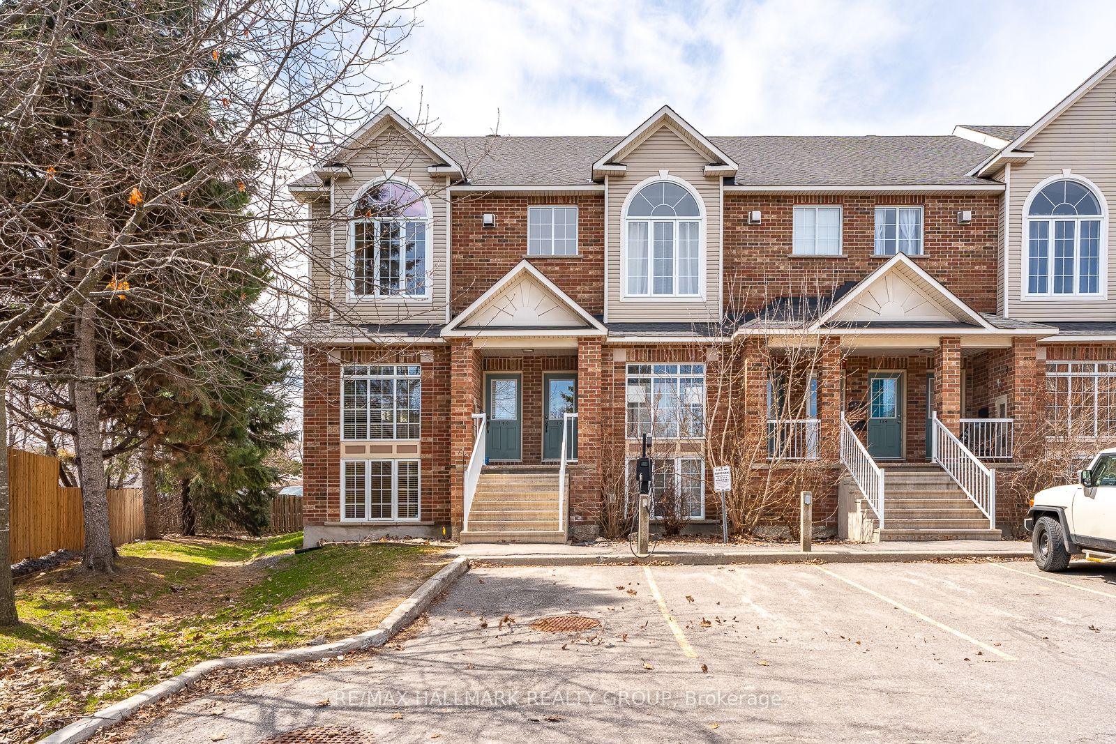 142 Gatestone Private, Beacon Hill North - South and Area, ON K1J 1K5 photo 3