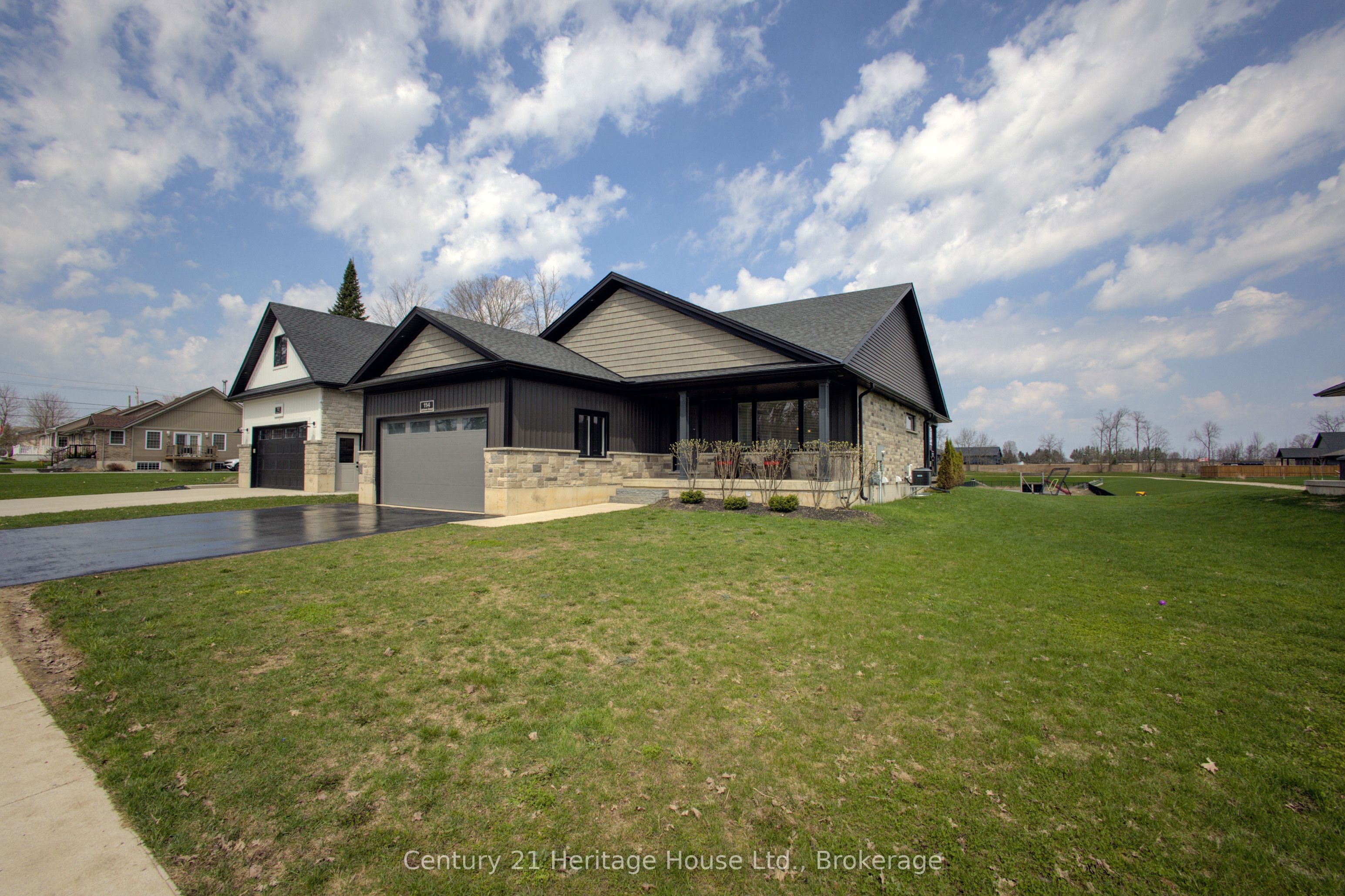 114 Jackson Street, West Grey, ON N0G 1R0 photo 2