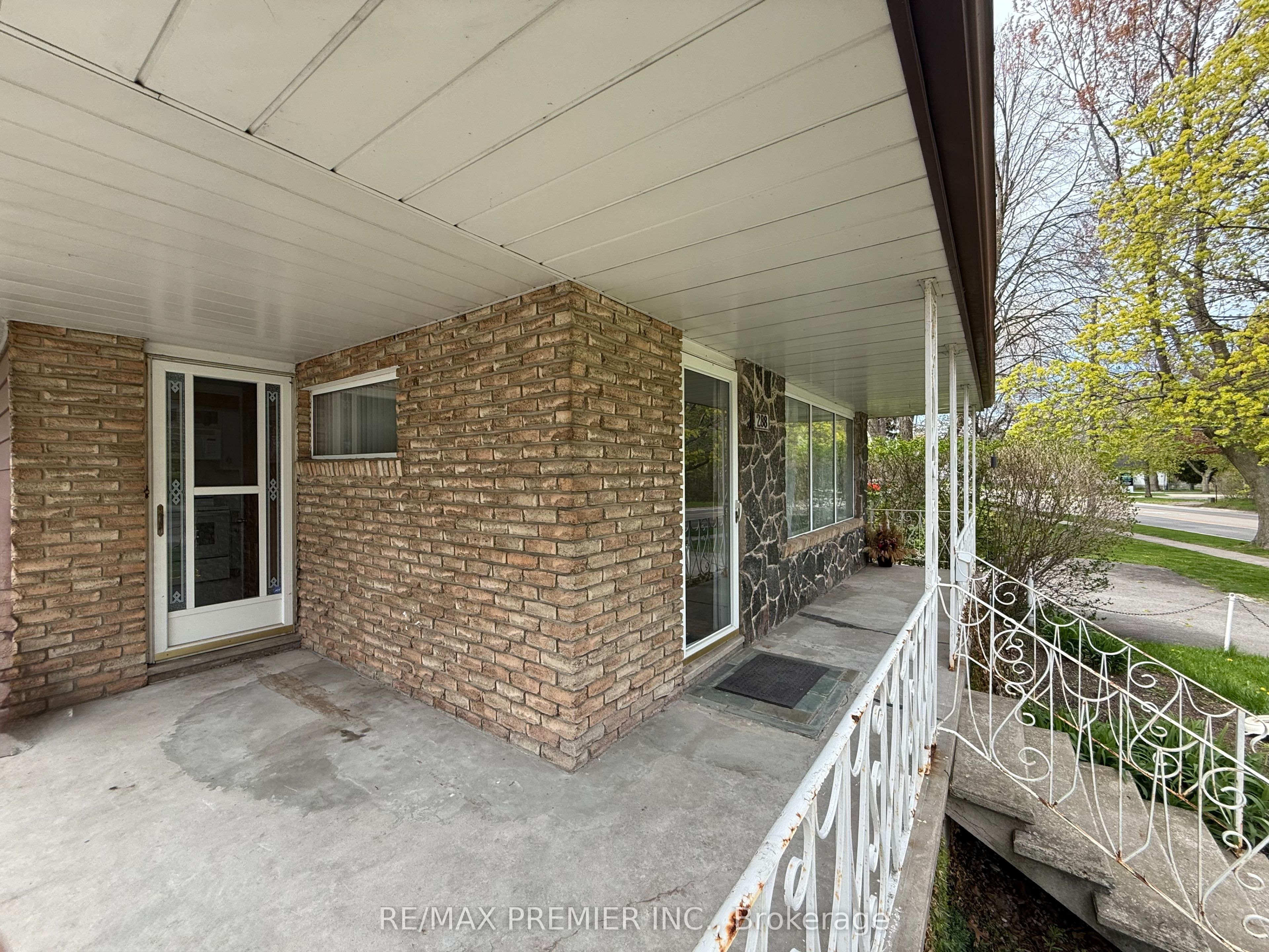 288 Scott Street Main Floor, St. Catharines, ON L2N 1J3 photo 2