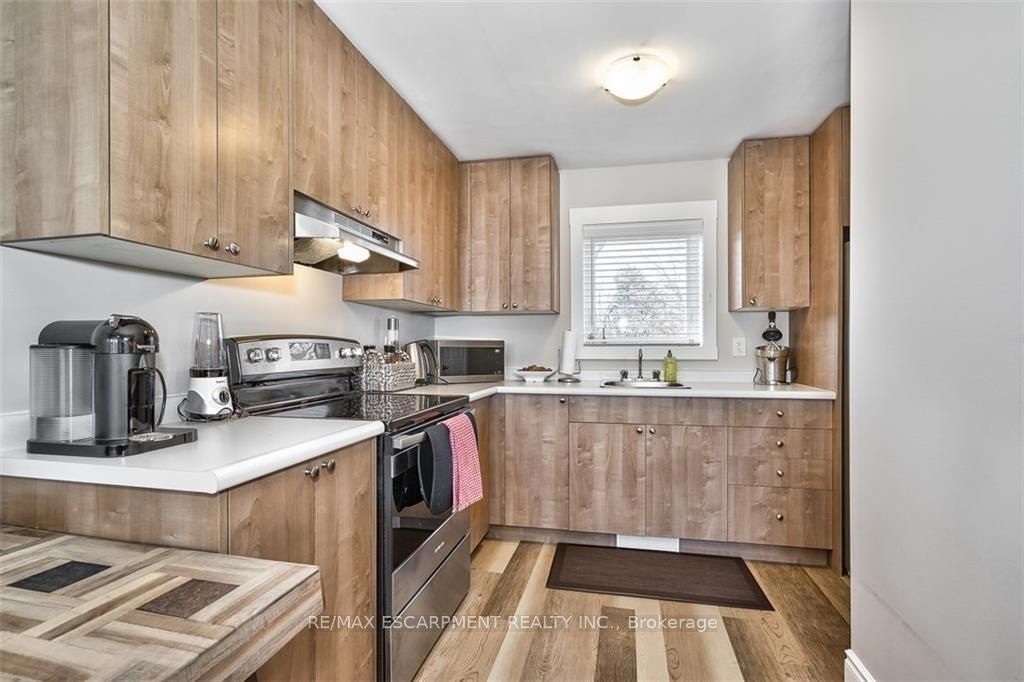 144 Ottawa Street S, Hamilton, ON L8K 2E4 photo 3