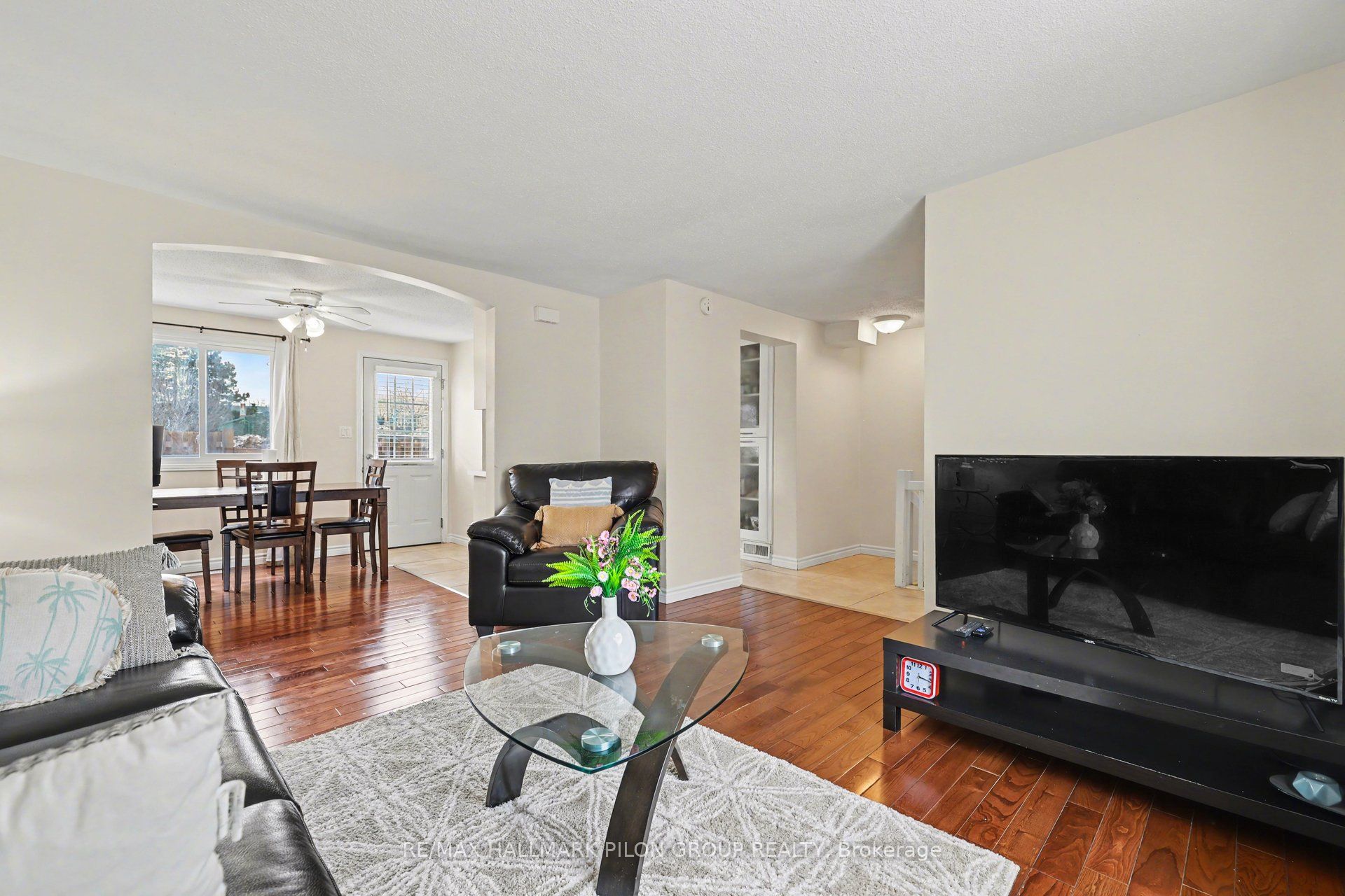 1540 Beaverpond Drive C, Cyrville - Carson Grove - Pineview, ON K1B 3R9 photo 4