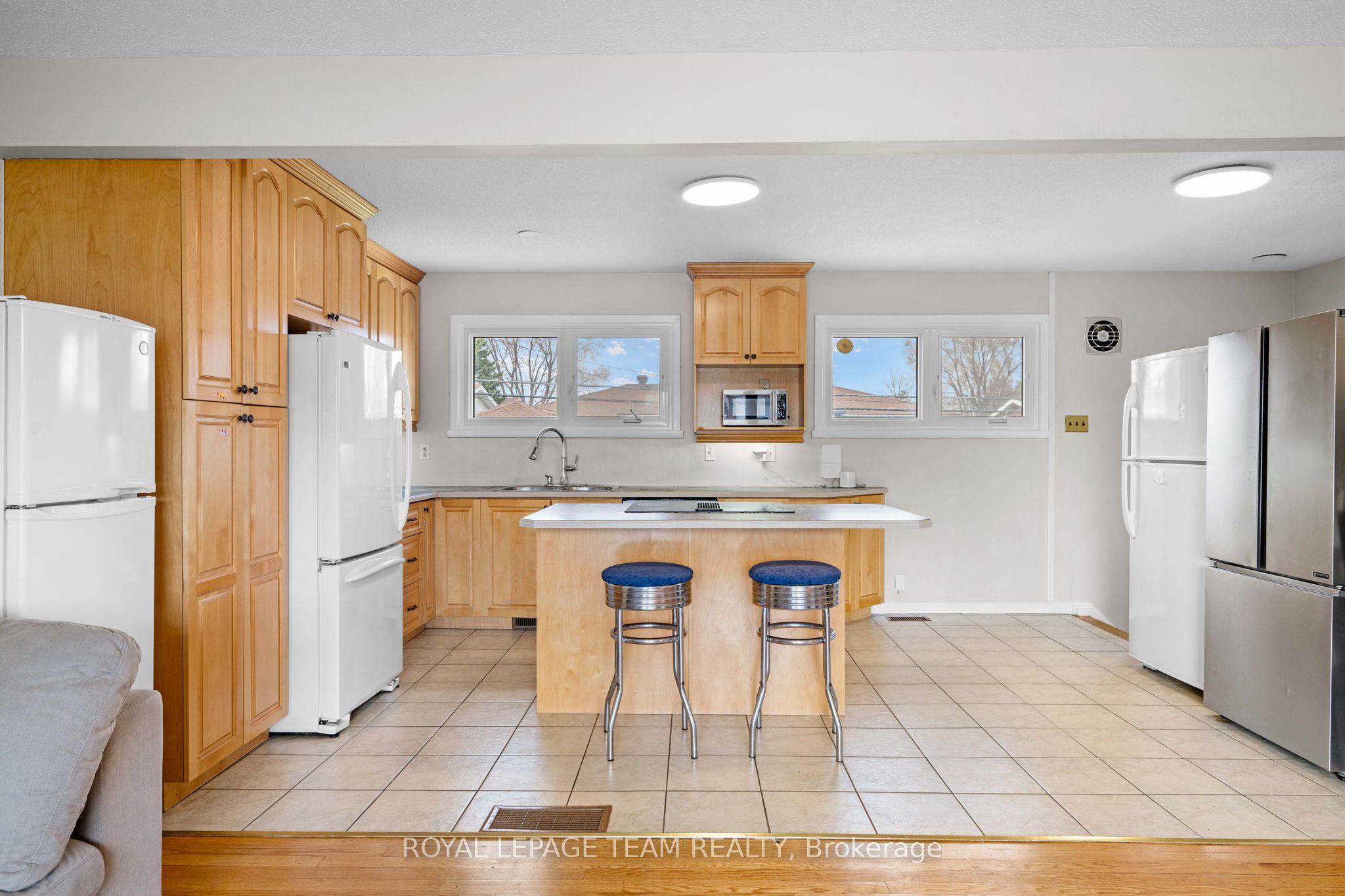 50 Hilliard Avenue, Cityview - Parkwoods Hills - Rideau Shore, ON K2E 6C1 photo 5