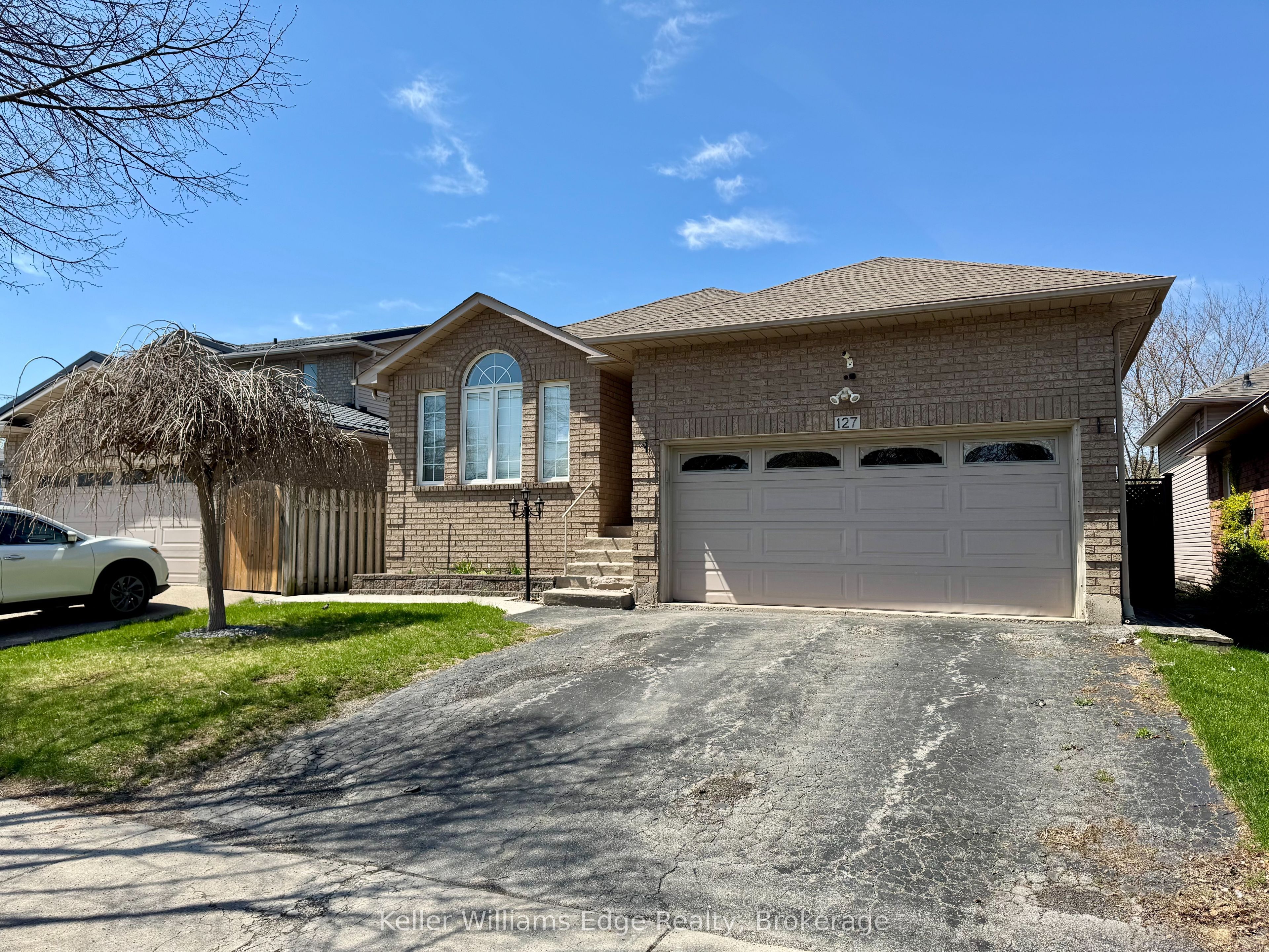 127 First Road W Lower, Hamilton, ON L8J 2R3
