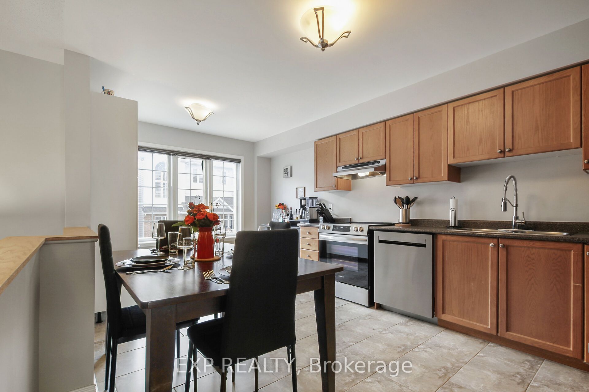 321 Wiffen Private, Bells Corners and South to Fallowfield, ON K2H 1G3 photo 4