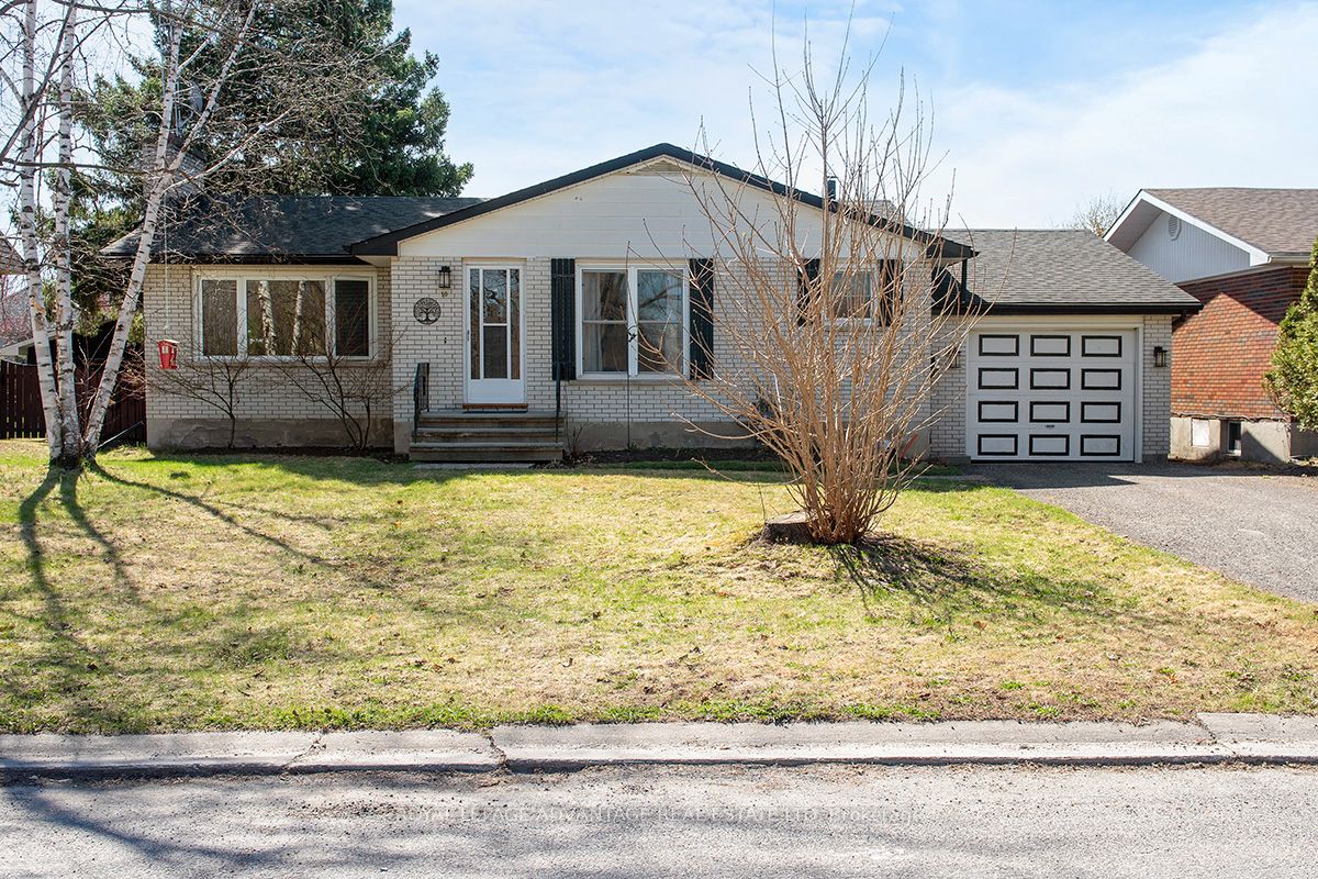 10 Robert Road, Perth, ON K7H 2Z8