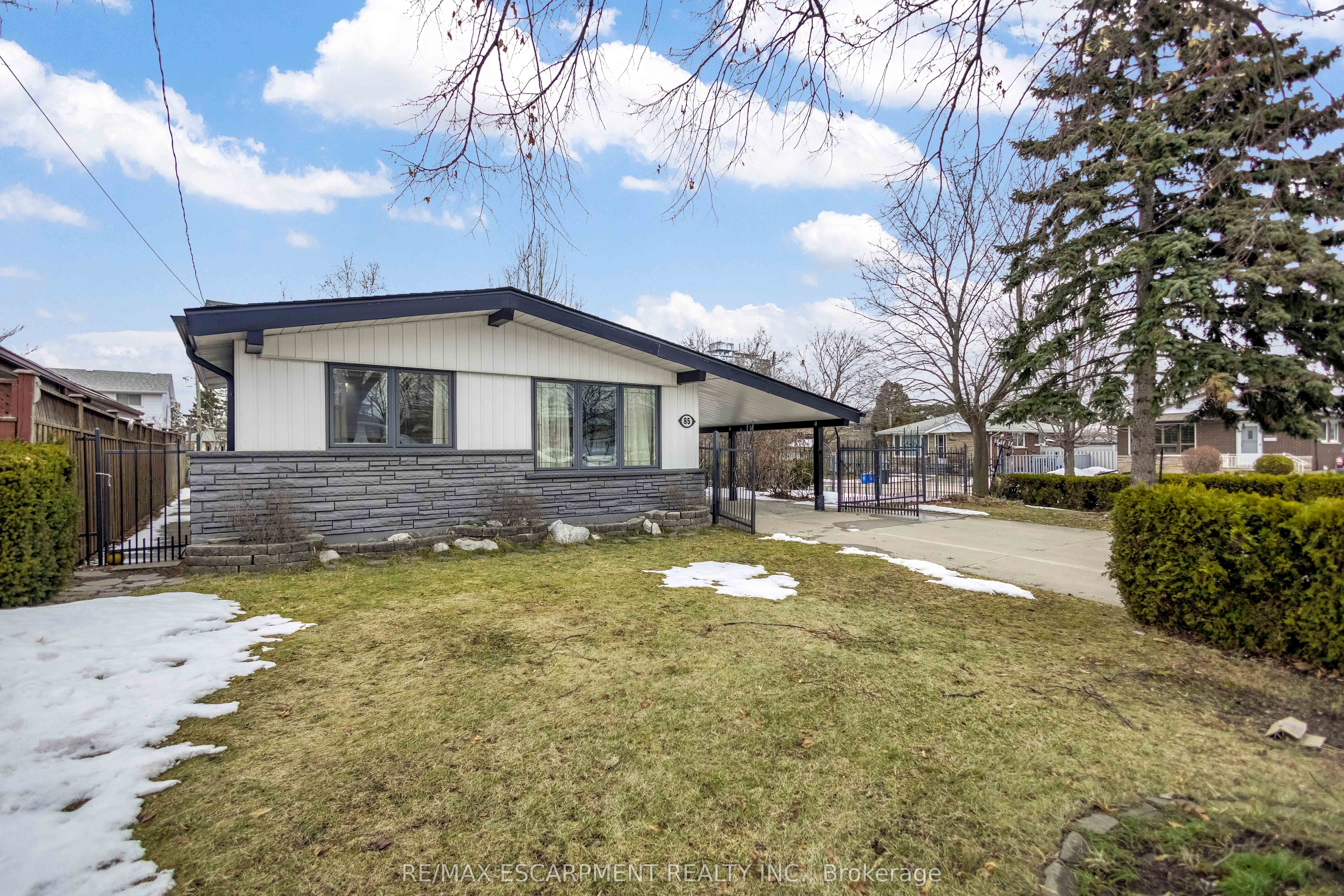 85 Ranchdale Drive, Hamilton, ON L8V 2L9 photo 2