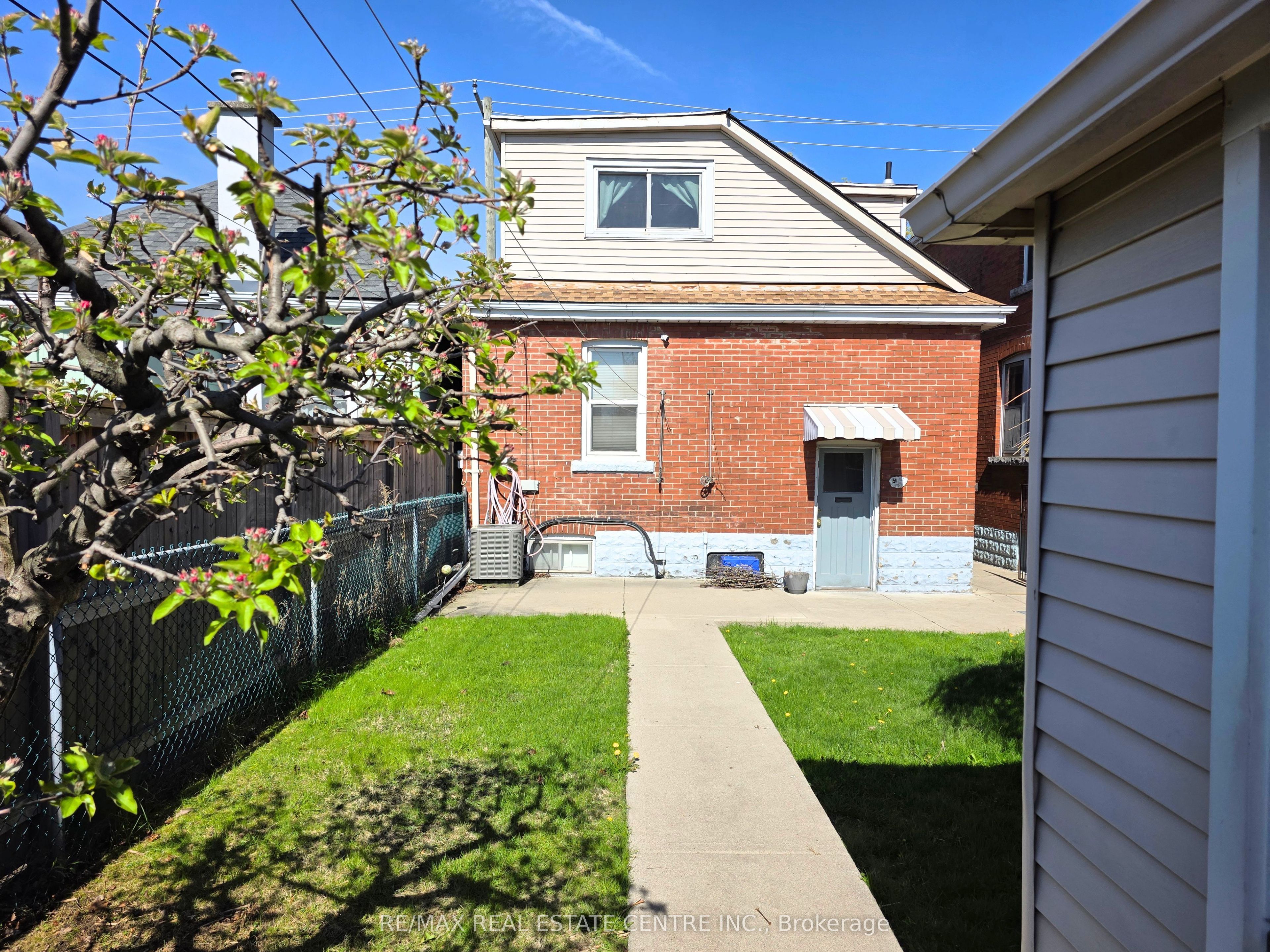 214 Fairfield Avenue, Hamilton, ON L8H 5H6 photo 4