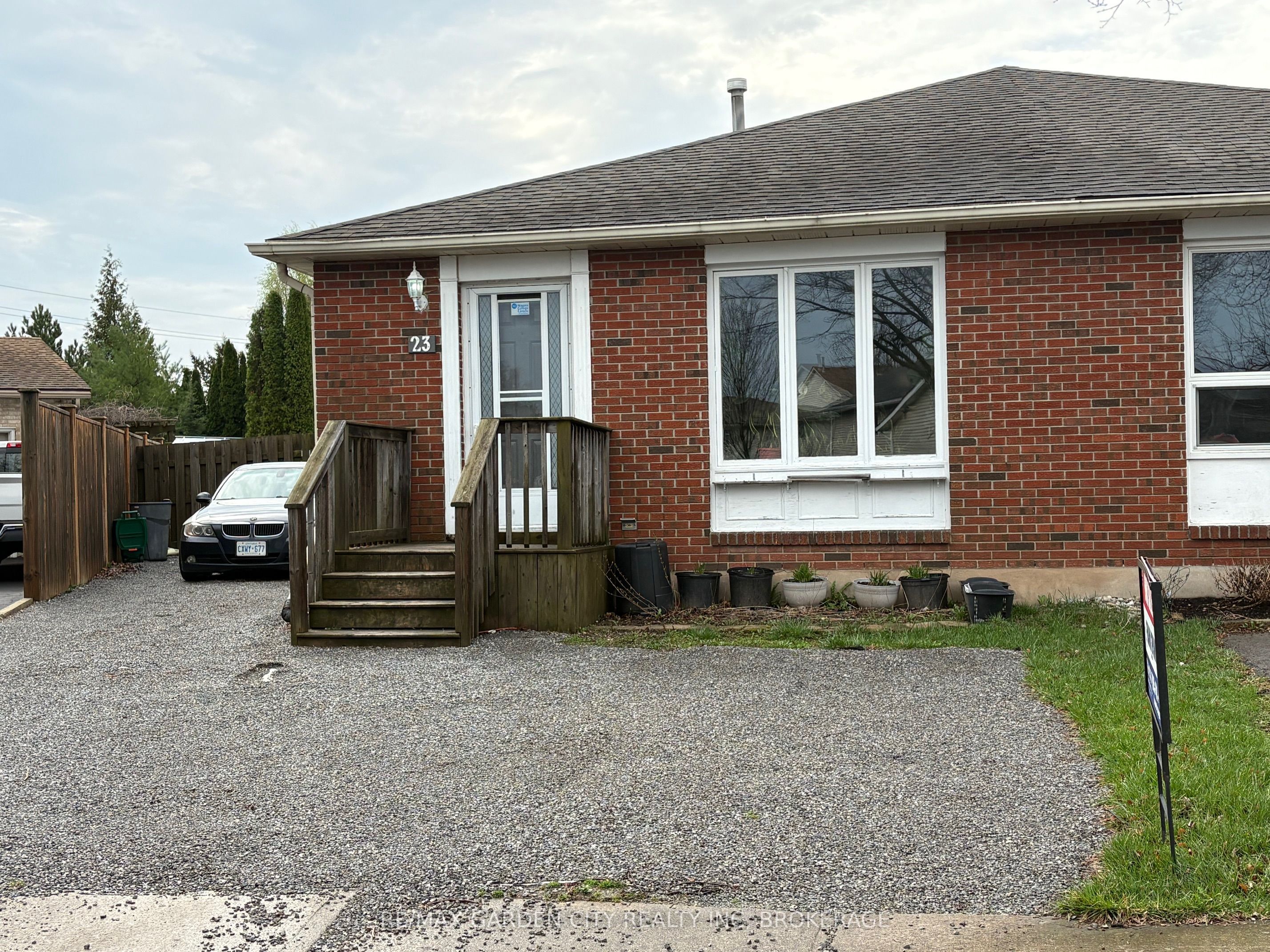 23 POPLAR Crescent, Welland, ON L3C 6W5 photo 2