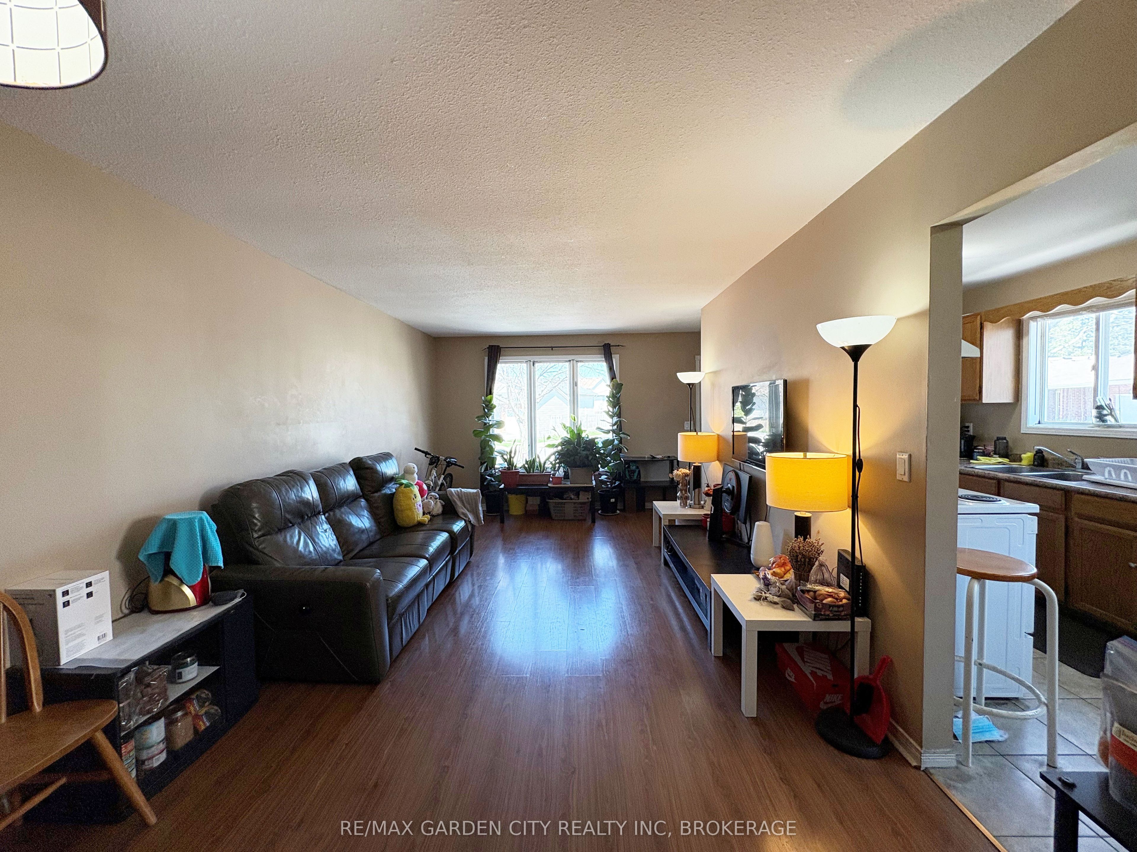 23 POPLAR Crescent, Welland, ON L3C 6W5 photo 3